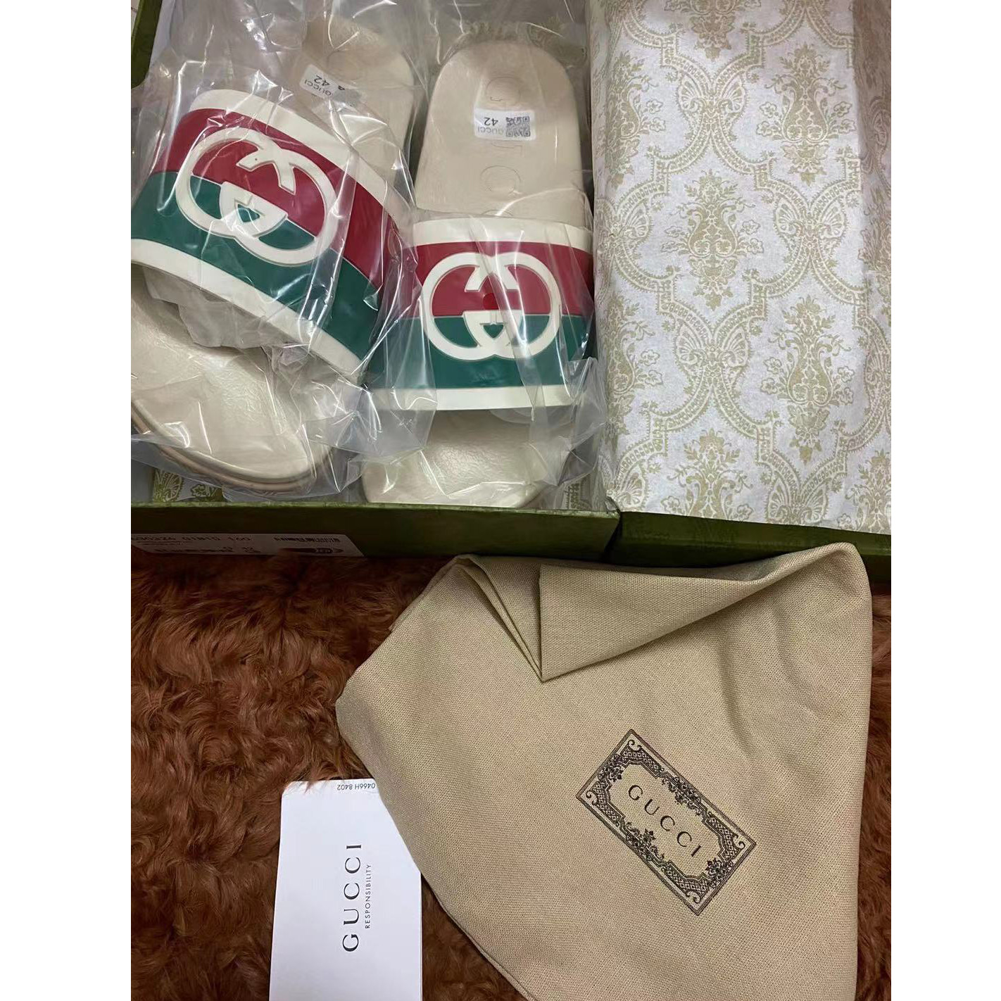 Gucci Men's Interlocking G Slide Sandal - DesignerGu