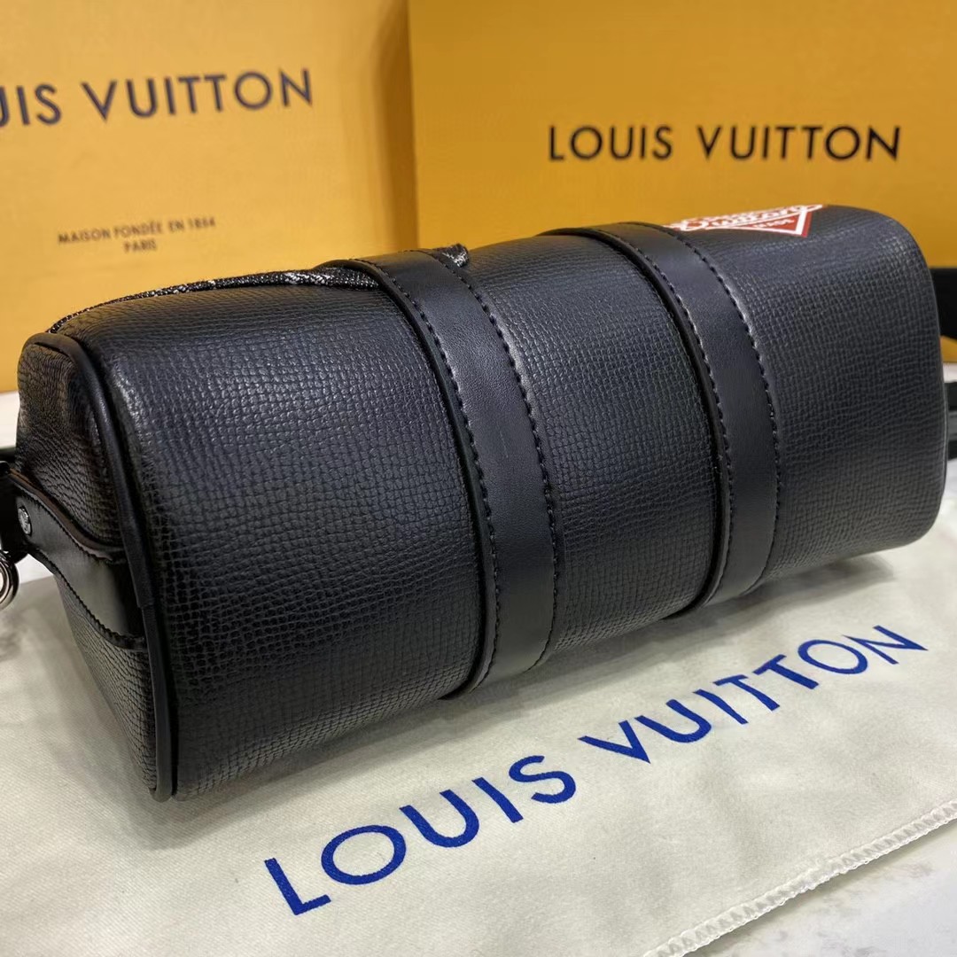 Louis Vuitton  Monogram Drip Handbag(21-12-9cm) - DesignerGu
