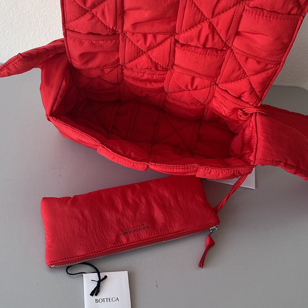 Bottega Veneta Padded Tech Cassette Padded Intreccio Nylon Cross-Body Bag(30-15-7.5cm) - DesignerGu