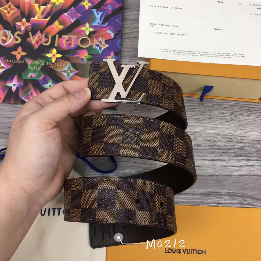 Louis Vuitton LV Initiales 40MM Reversible Belt   M0212W - DesignerGu