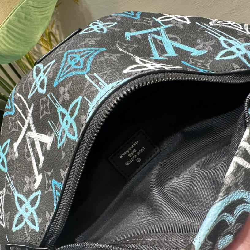 Louis Vuitton Discovery Bumbag(44-15-9cm)     M21397 - DesignerGu