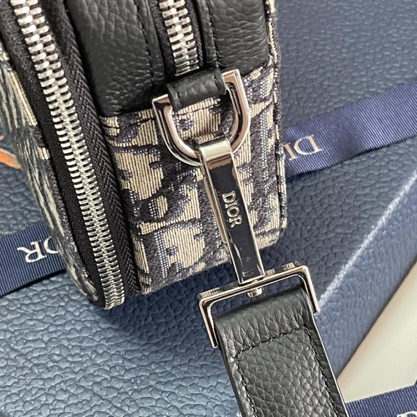 Dior Explorer Pouch With Strap - DesignerGu