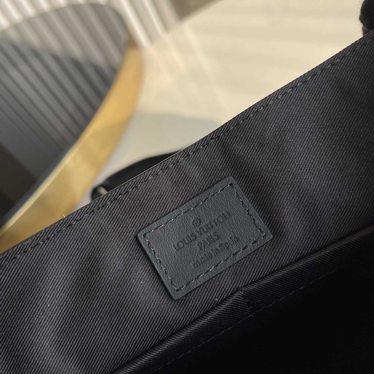 Louis Vuitton Takeoff Messenger(30.5x24x10cm)   M57080 - DesignerGu