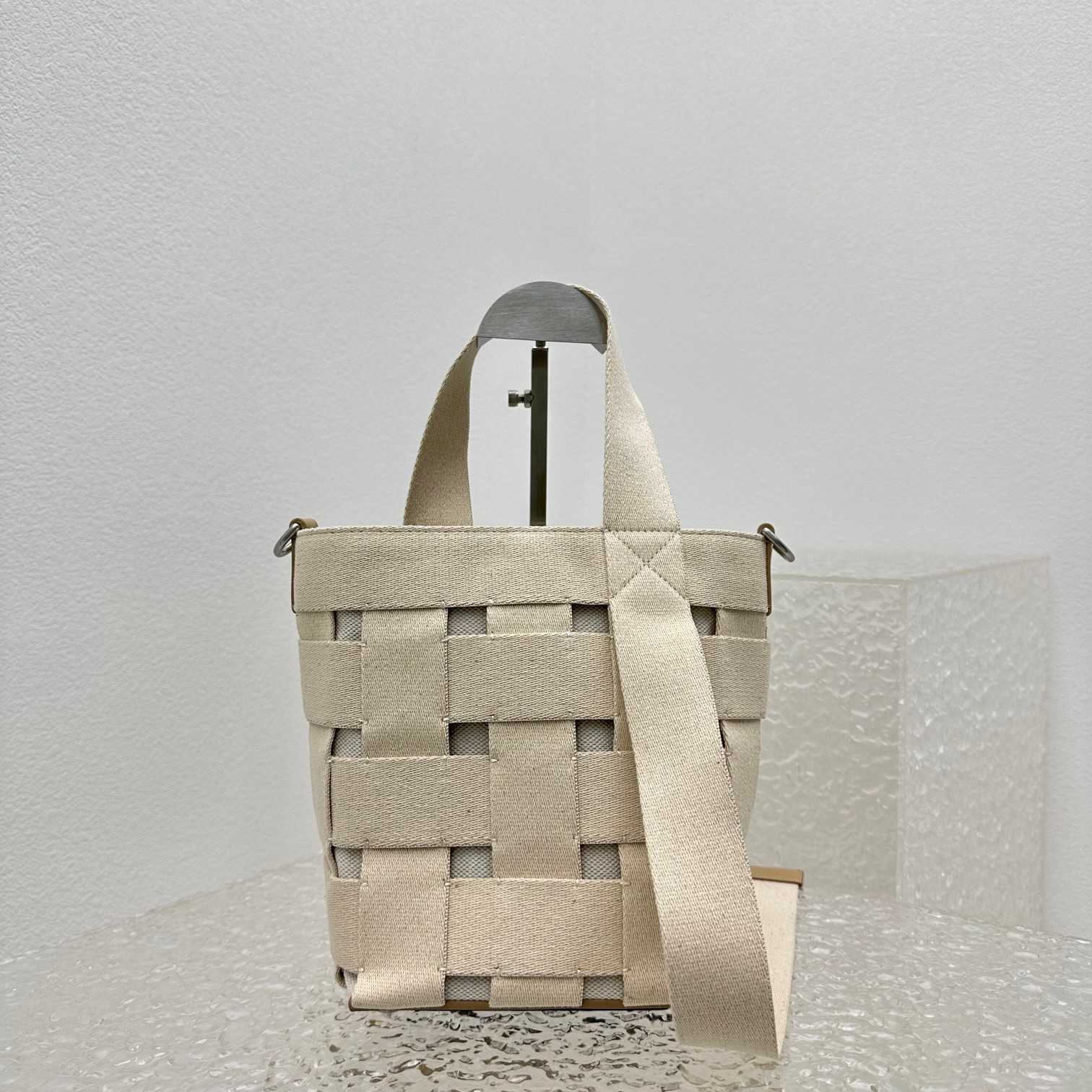 Jacquemus Le seau Gros Grain Utility Bucket Bag (16x14x24cm) - DesignerGu