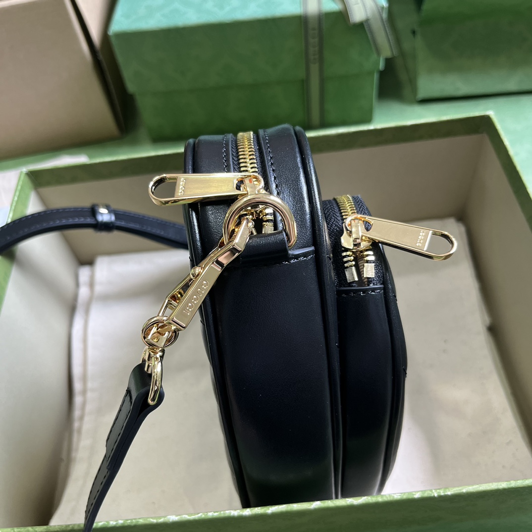 Gucci Interlocking G Mini Heart Shoulder Bag - DesignerGu