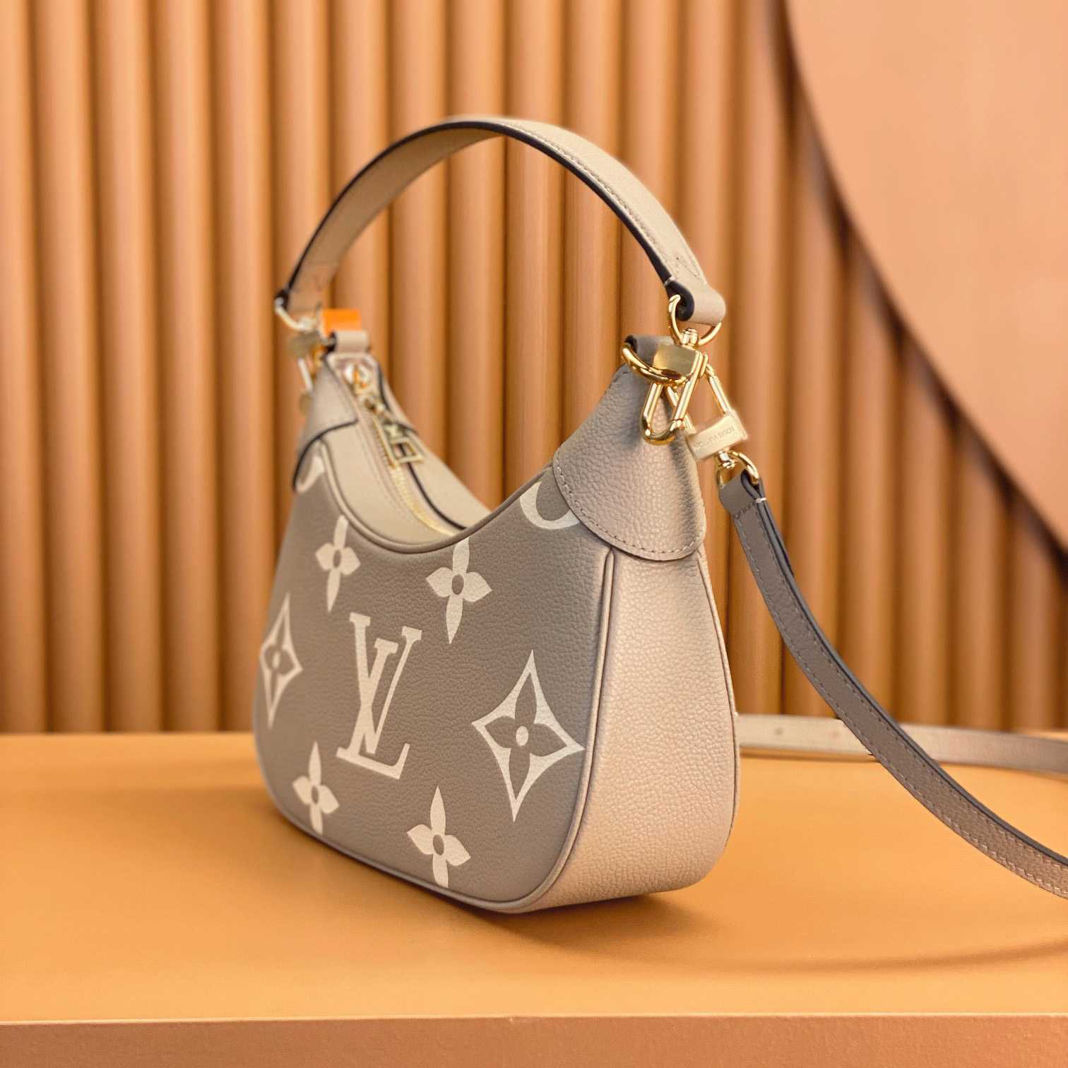 Louis Vuitton Bagatelle (24x18x7cm)      M46112 - DesignerGu