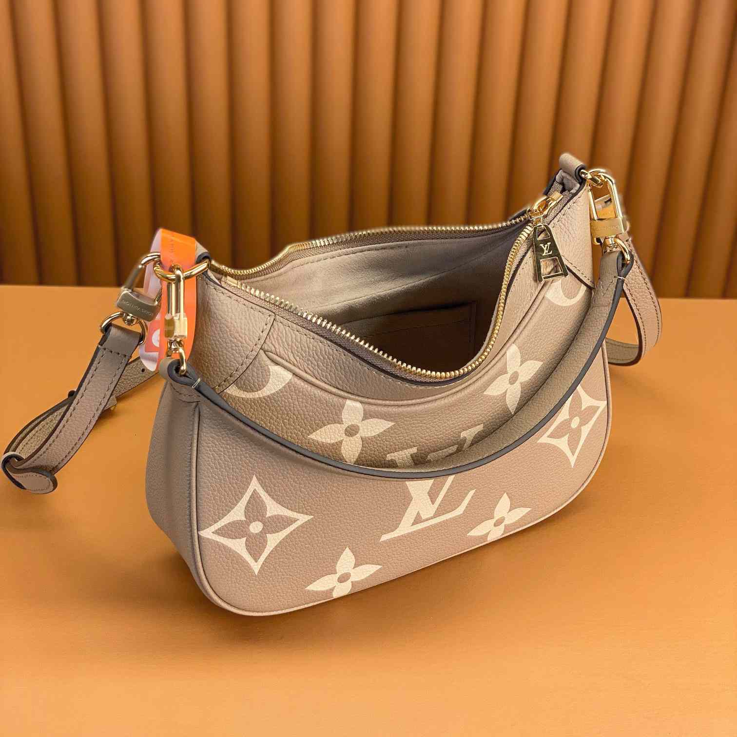 Louis Vuitton Bagatelle (24x18x7cm)      M46112 - DesignerGu