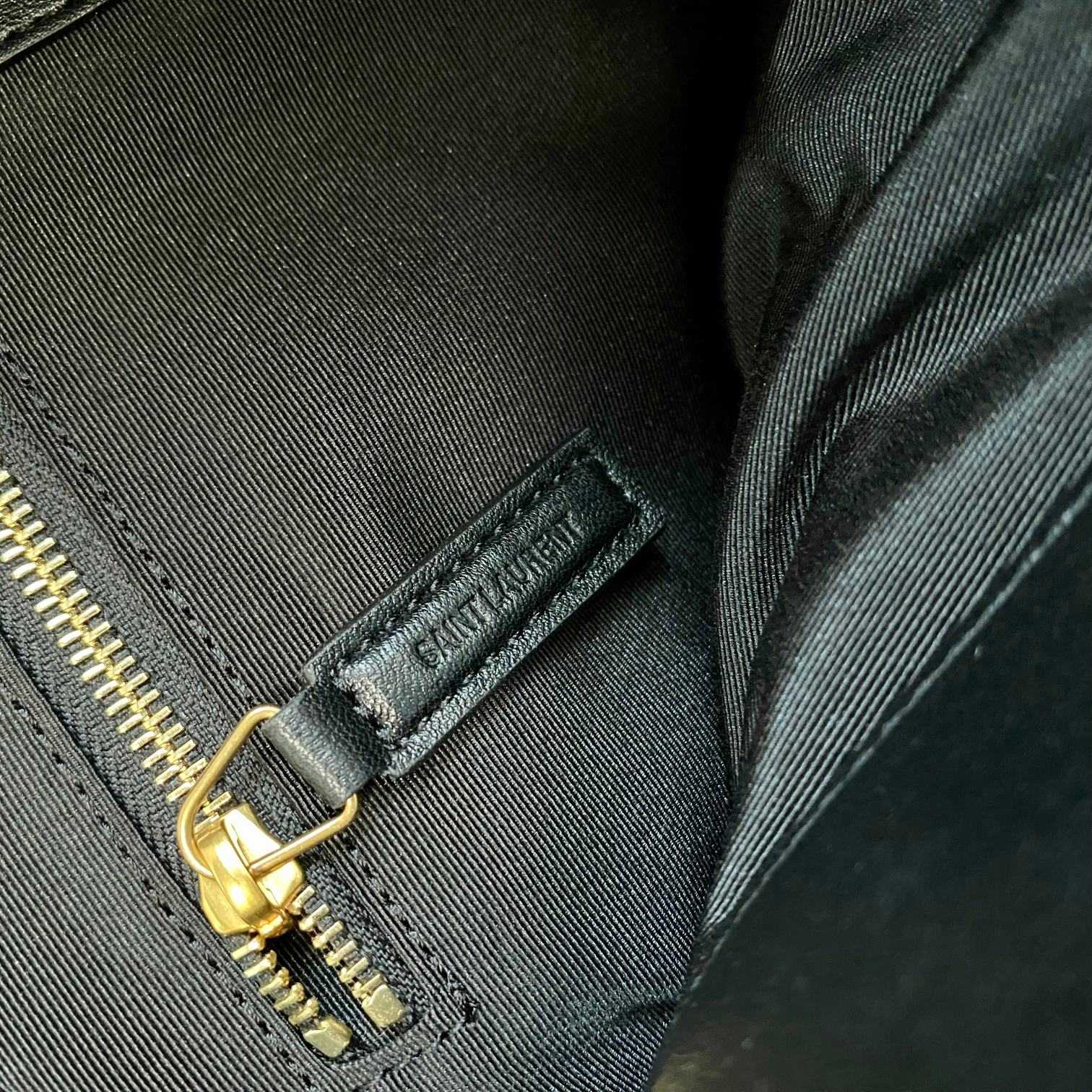 Saint Laurent Quilted Shoulder Bag (41.1x3x36.8cm) - DesignerGu