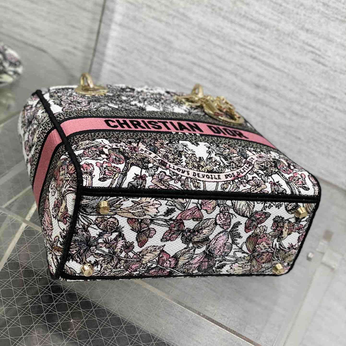 Dior Medium Lady D-lite Bag - DesignerGu