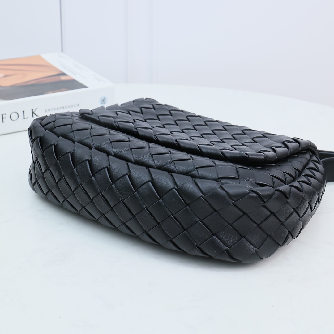 Bottega Veneta Small Cobble Messenger - DesignerGu