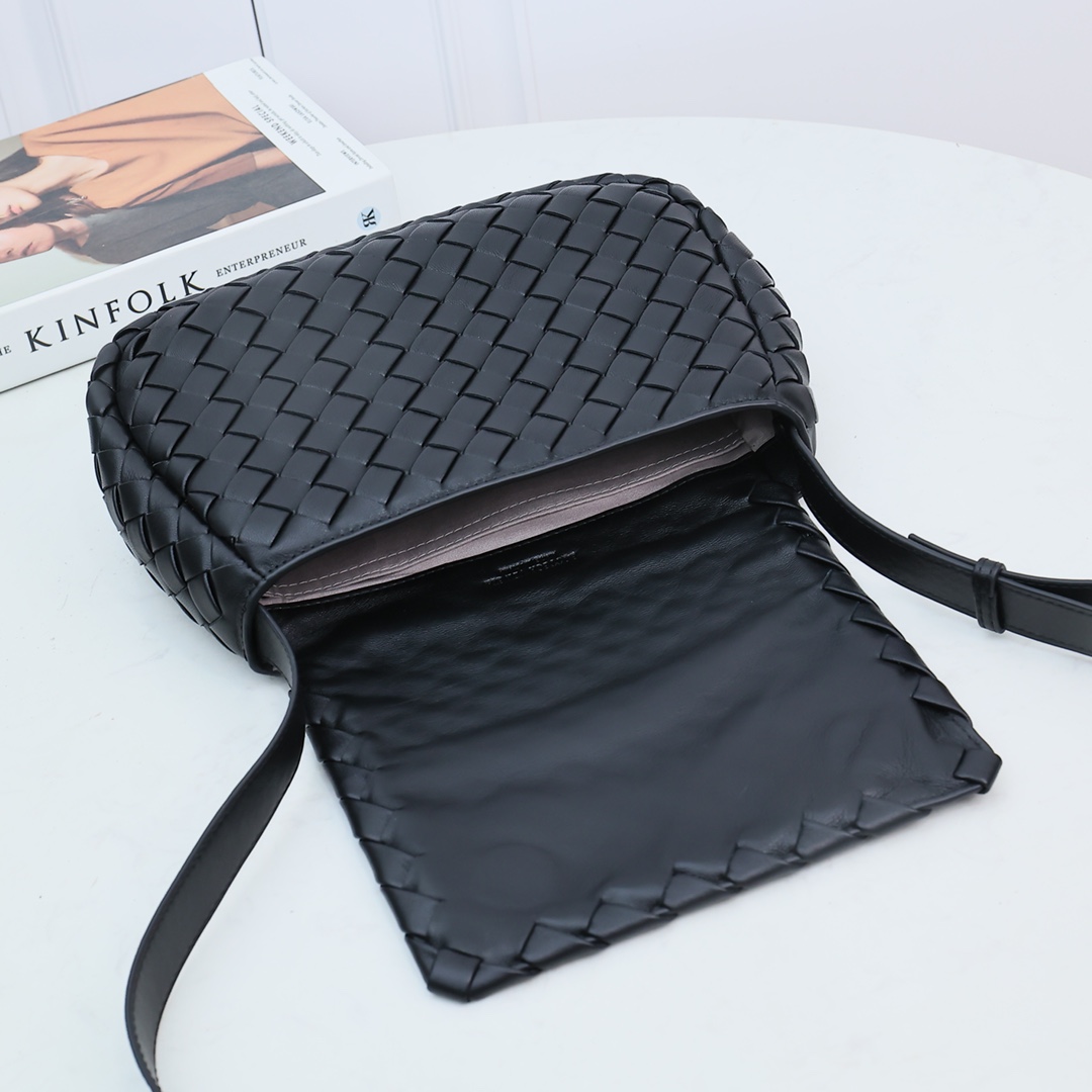 Bottega Veneta Small Cobble Messenger - DesignerGu