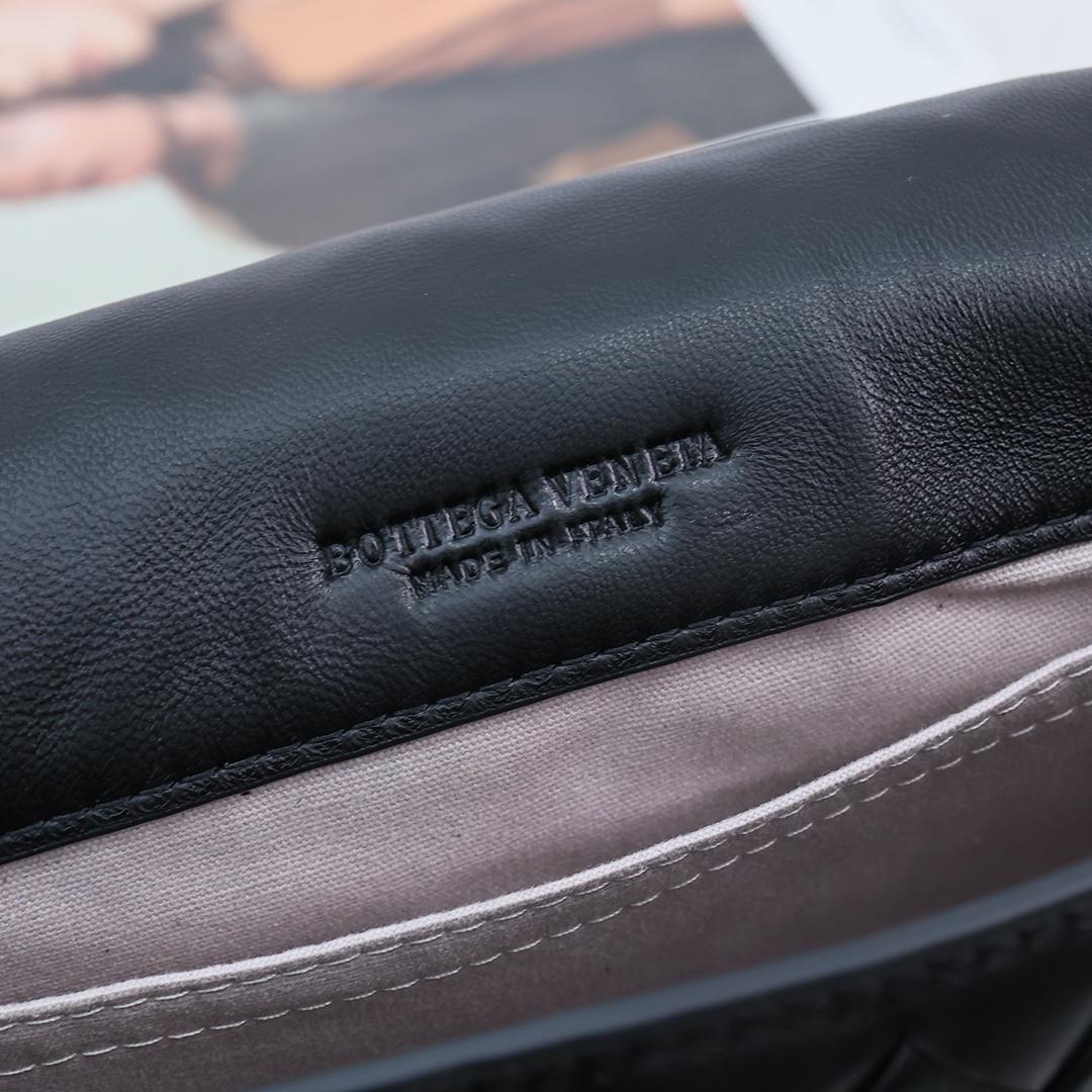 Bottega Veneta Small Cobble Messenger - DesignerGu