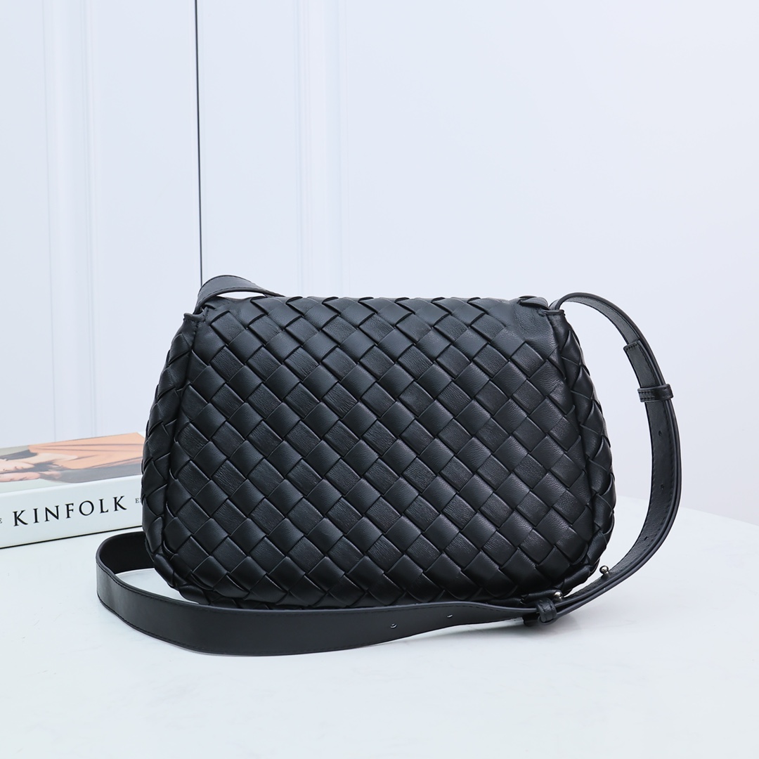 Bottega Veneta Small Cobble Messenger - DesignerGu