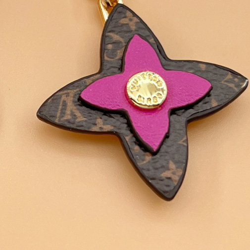 Louis Vuitton Blooming Flowers Bag Charm and Key Holder   M63084 - DesignerGu