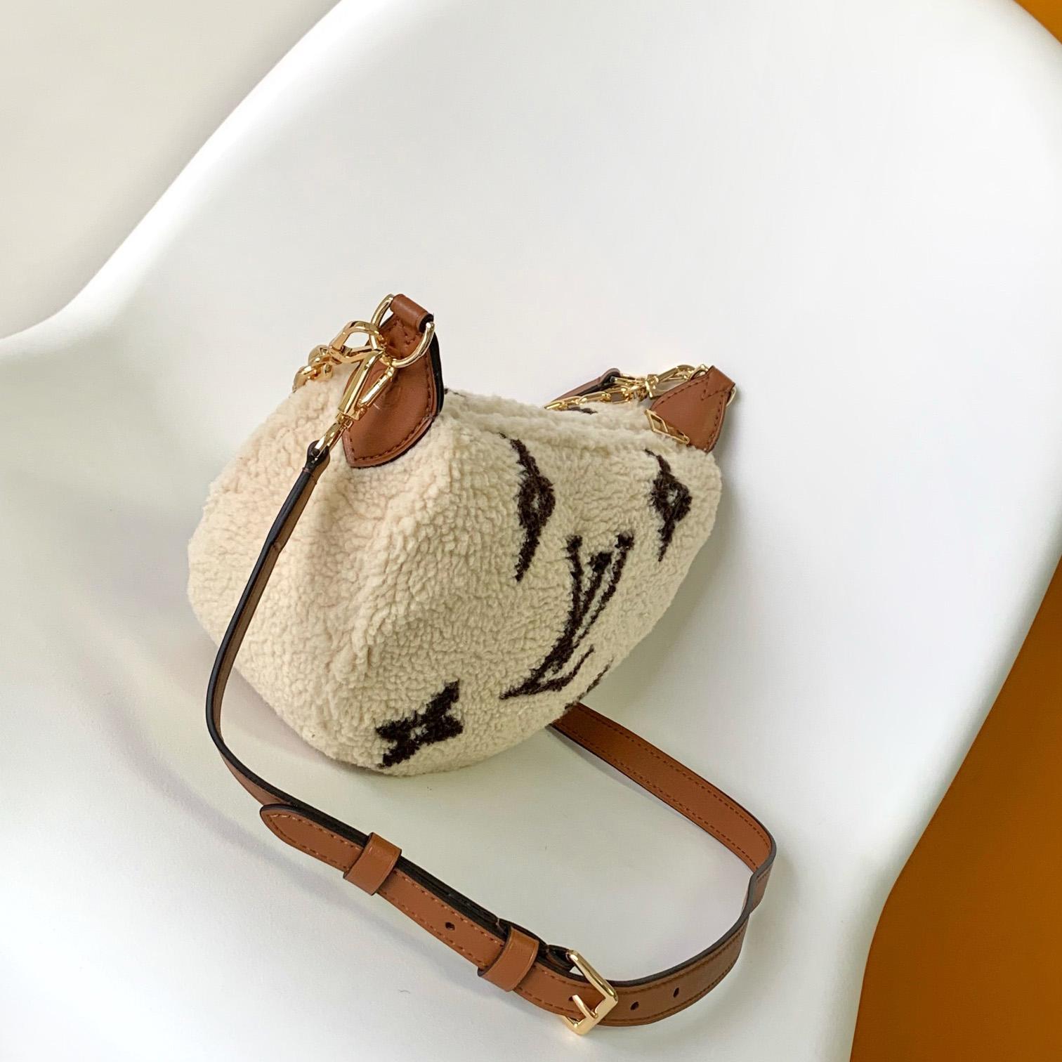 Louis Vuitton Over The Moon   M23321 - DesignerGu