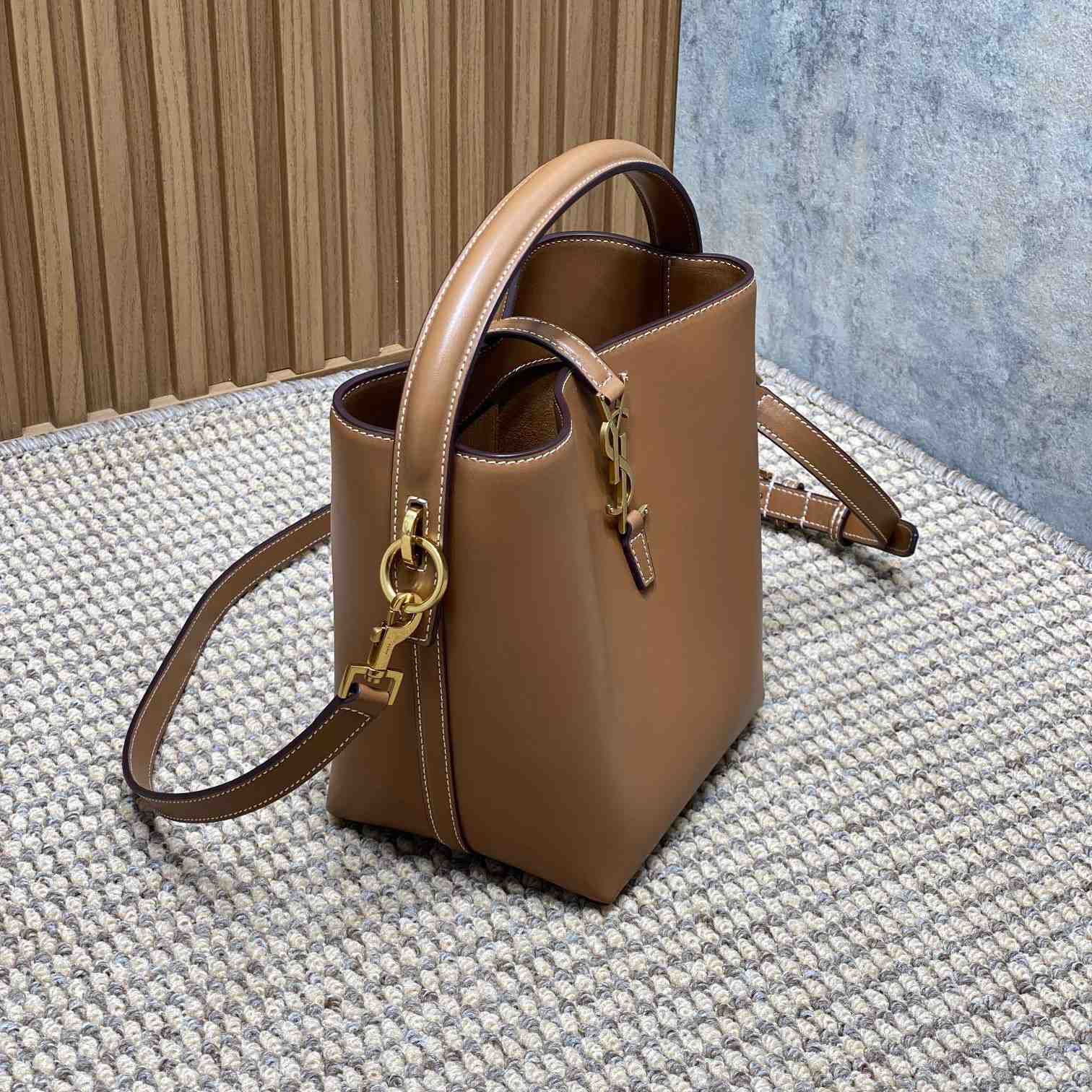 Saint Laurent Le 37 Small In Shiny Leather - DesignerGu