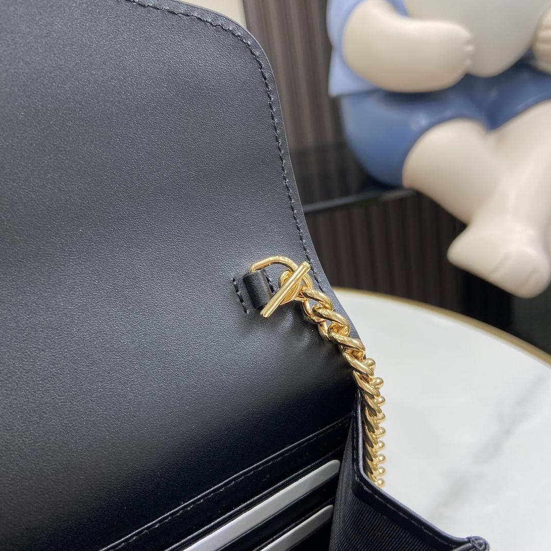 Gucci GG Chain Wallet - DesignerGu