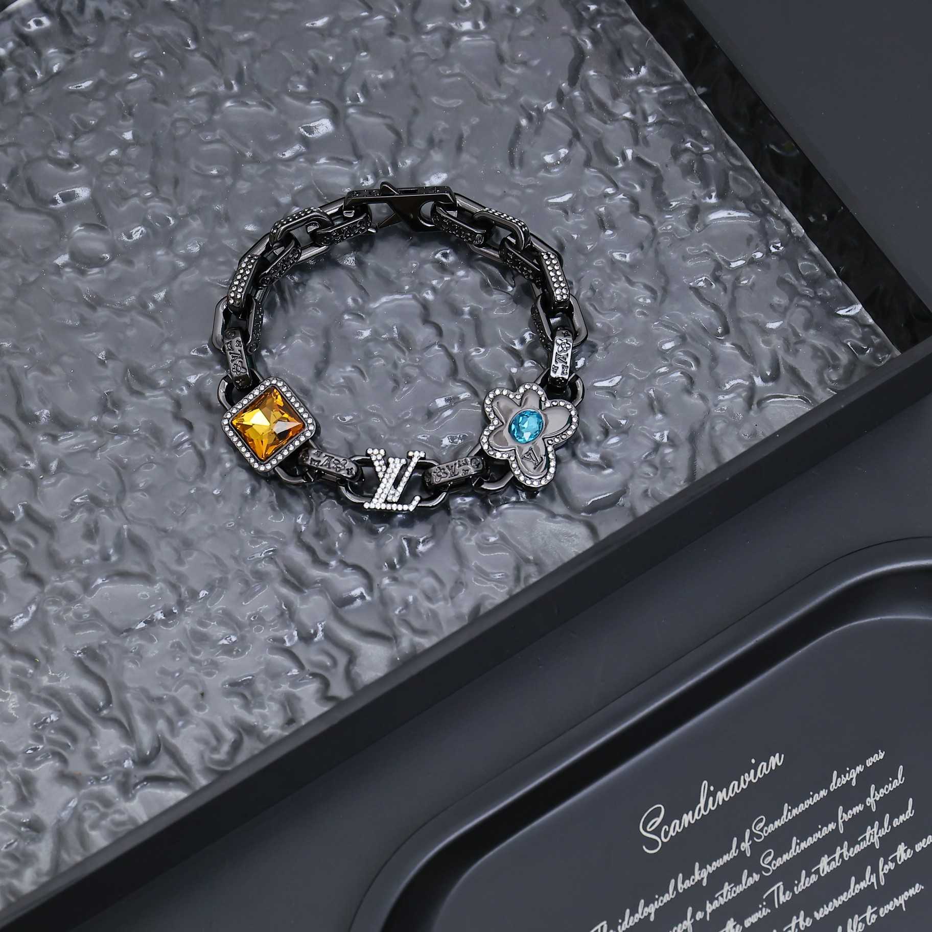 Louis Vuitton Paradise Stone Bracelet   M1594M - DesignerGu