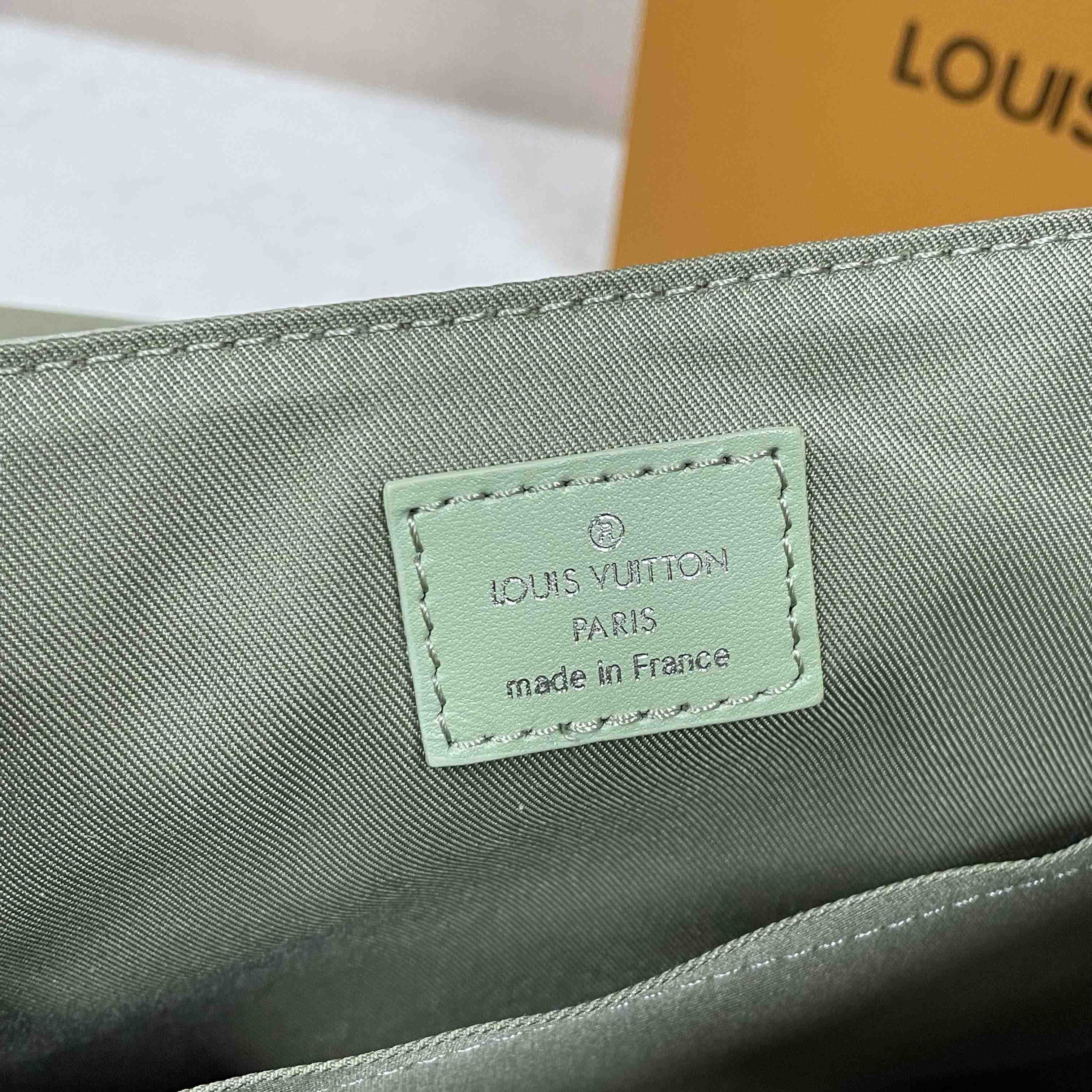 Louis Vuitton District PM   M11593 - DesignerGu