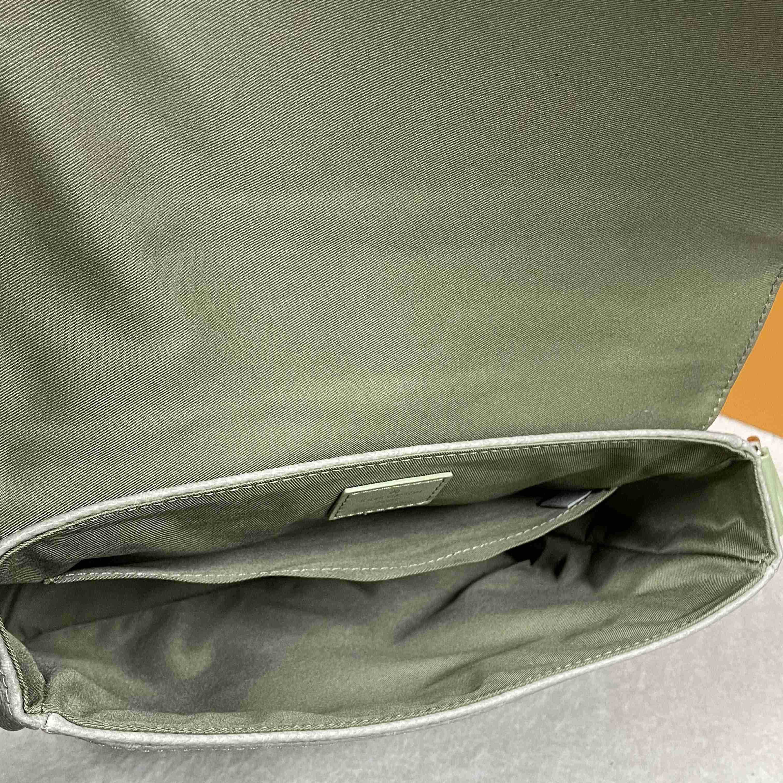 Louis Vuitton District PM   M11593 - DesignerGu