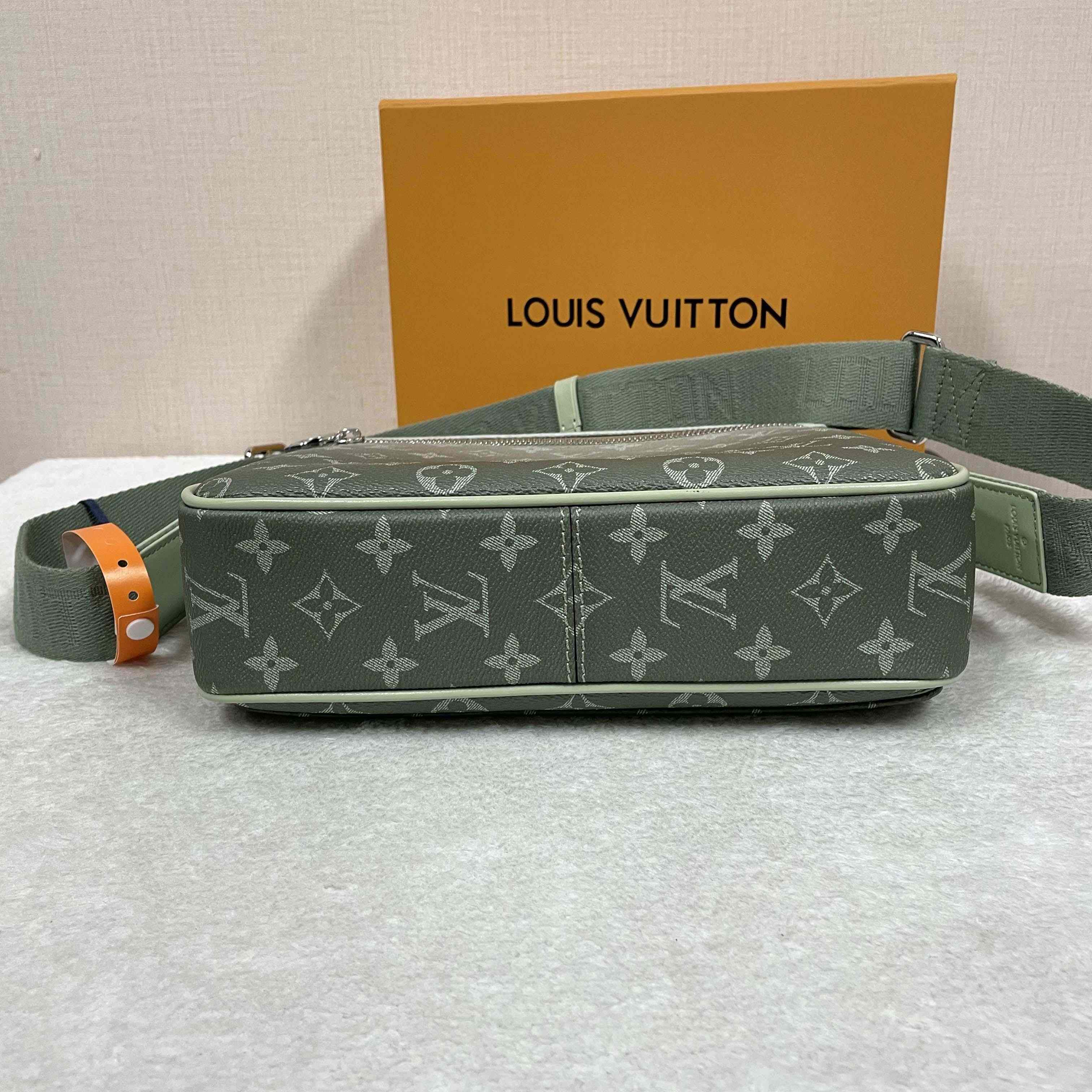 Louis Vuitton District PM   M11593 - DesignerGu
