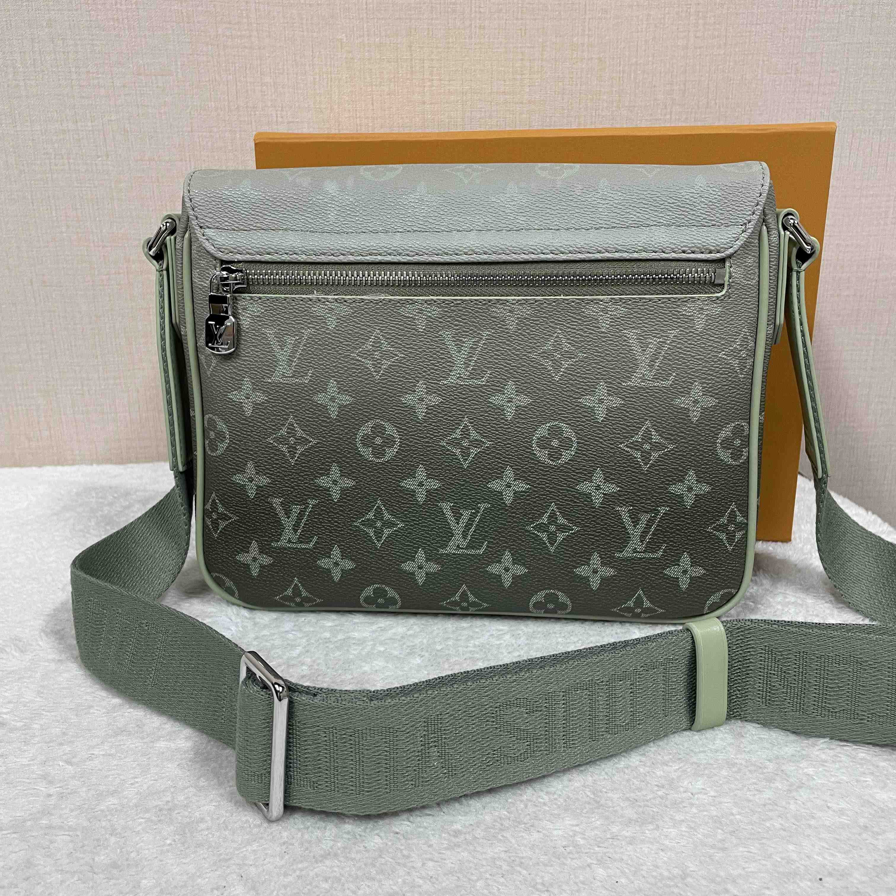 Louis Vuitton District PM   M11593 - DesignerGu