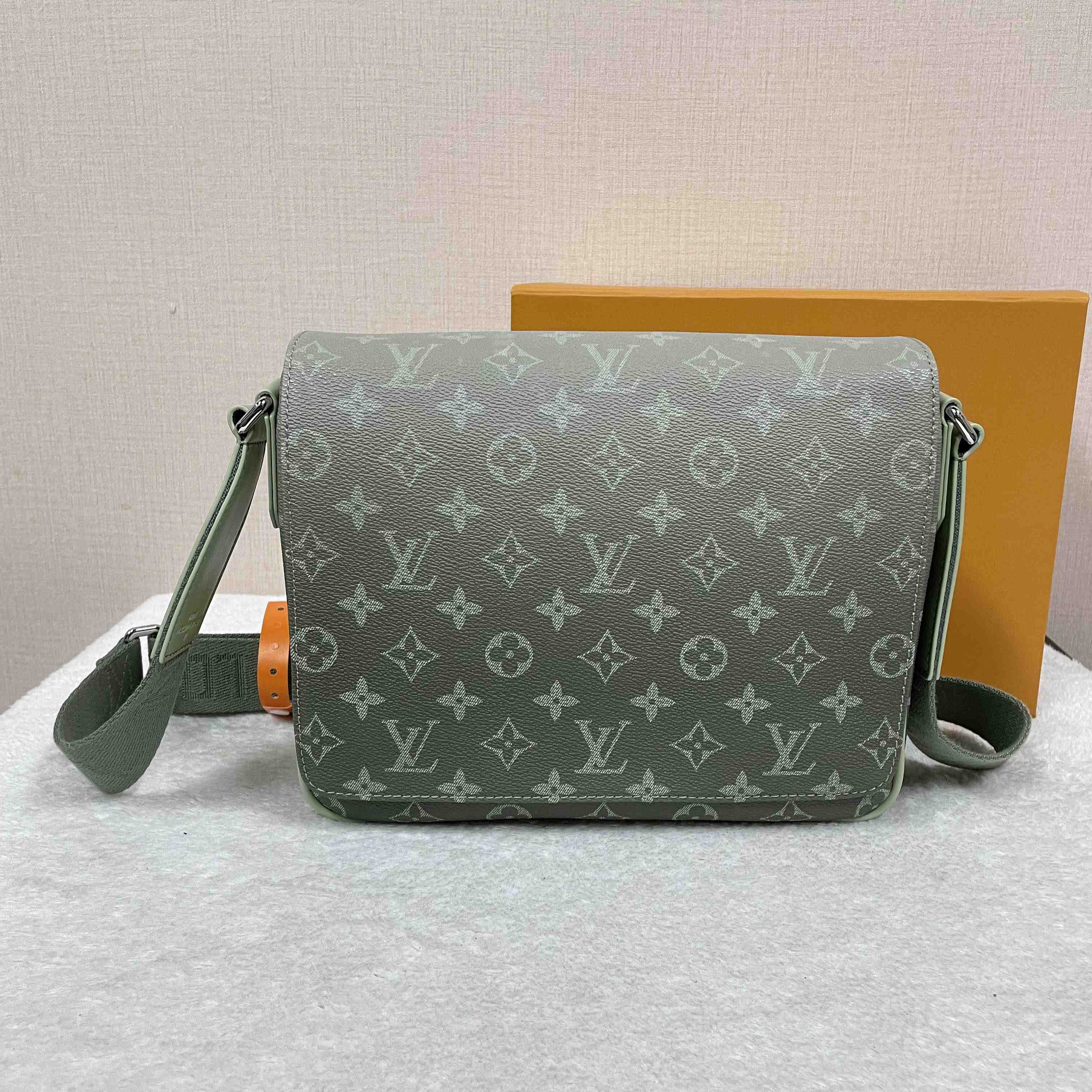 Louis Vuitton District PM   M11593 - DesignerGu