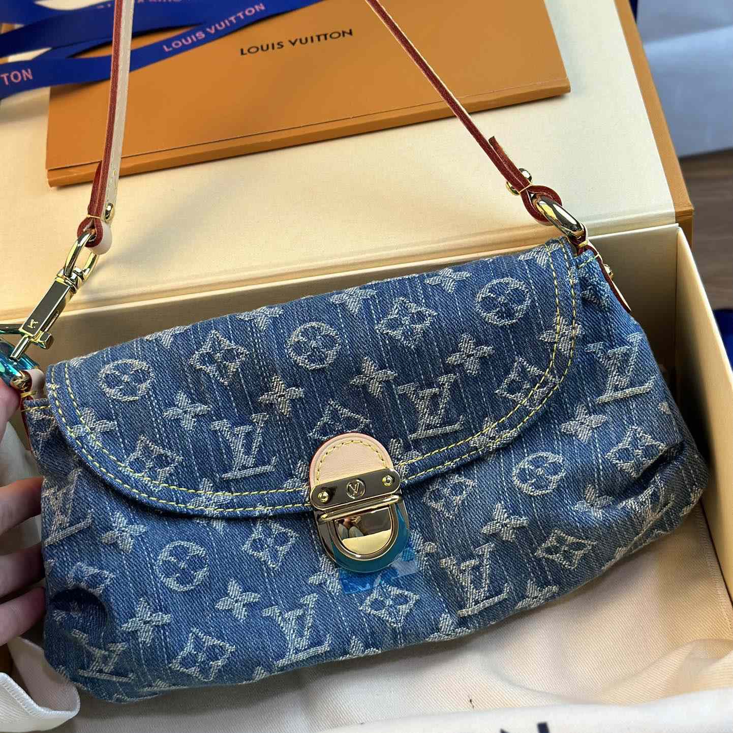 Louis Vuitton 2006 Mini Pleaty Shoulder Bag - DesignerGu