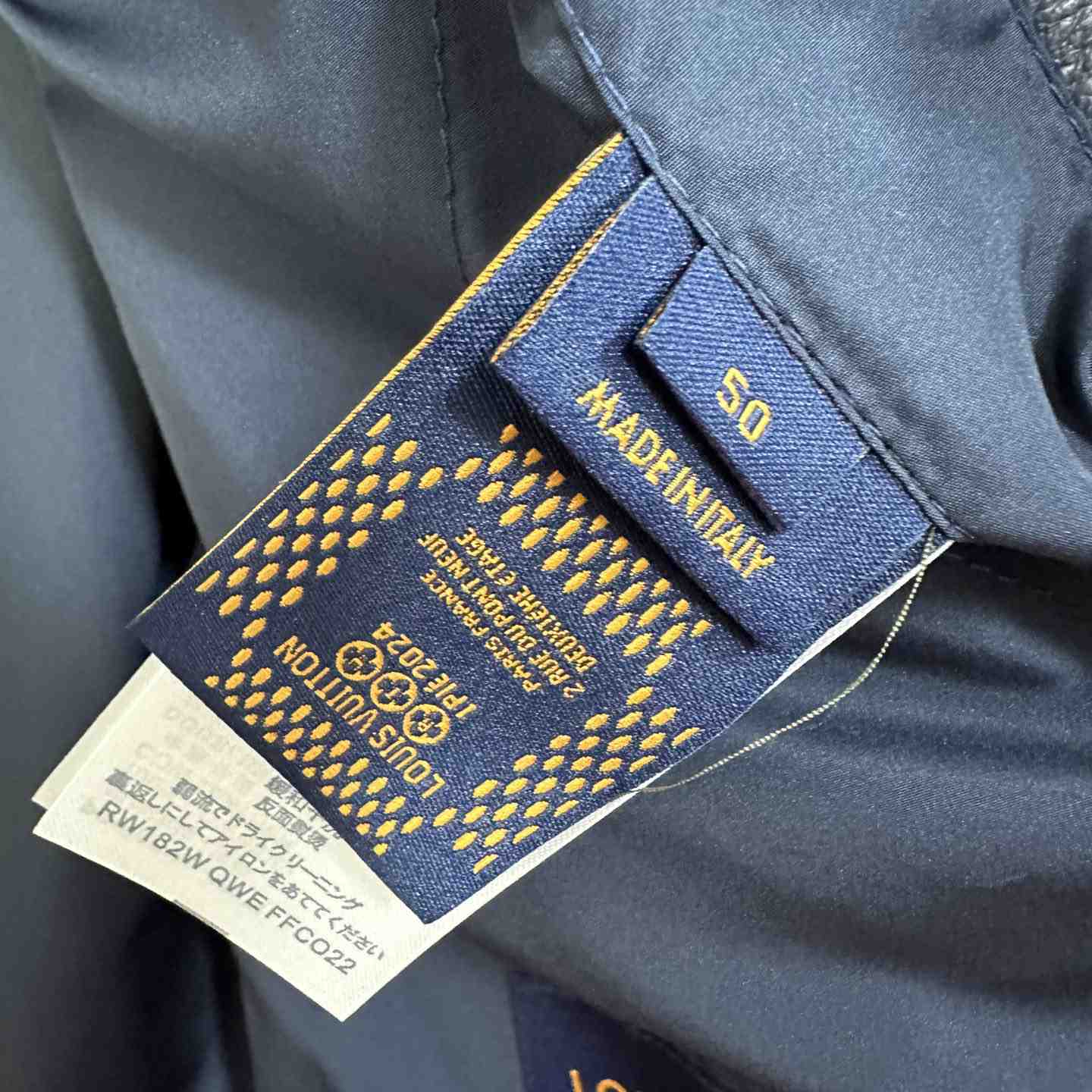 Louis Vuitton Chic Leather Blouson With 3D Details   1AFVPT - DesignerGu