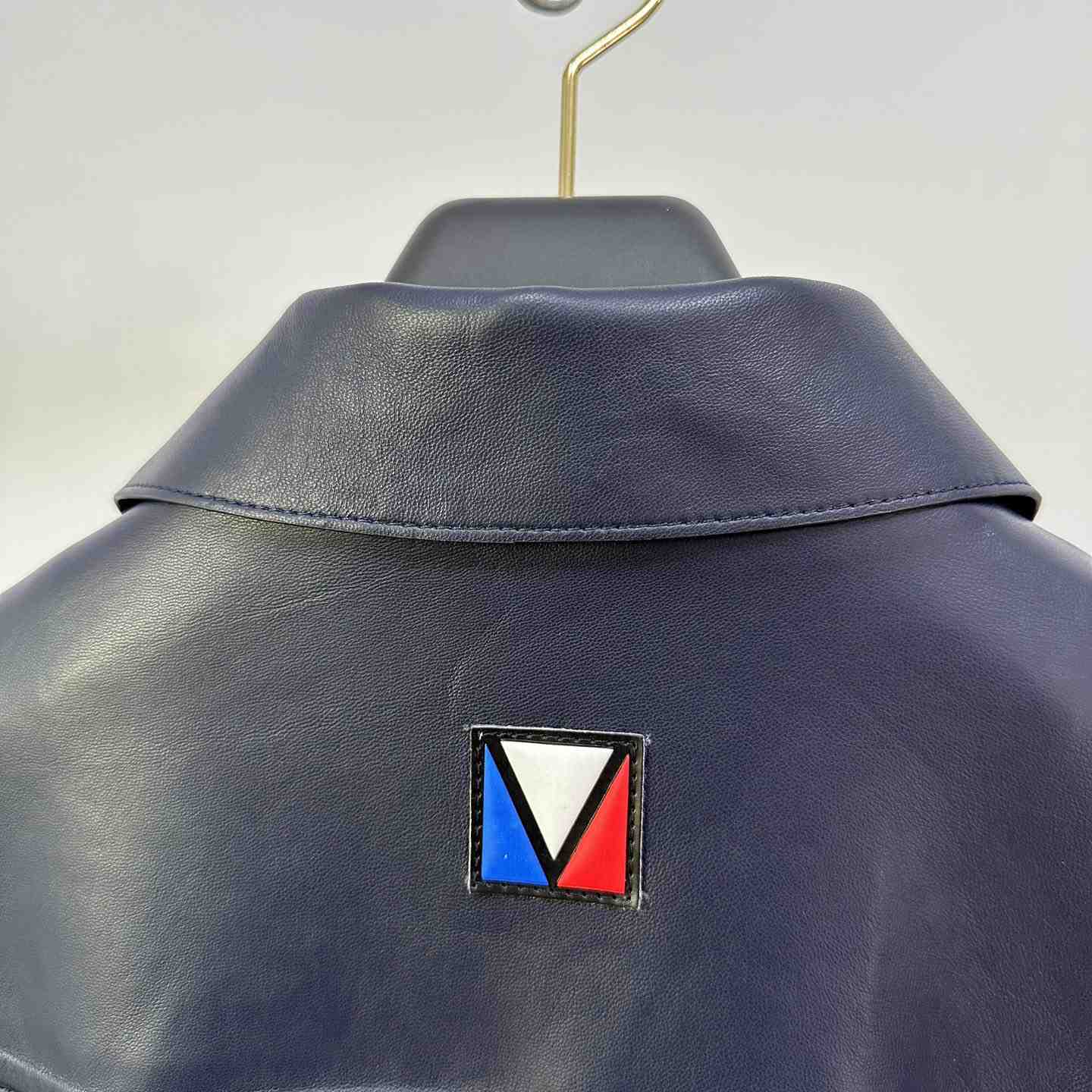 Louis Vuitton Chic Leather Blouson With 3D Details   1AFVPT - DesignerGu