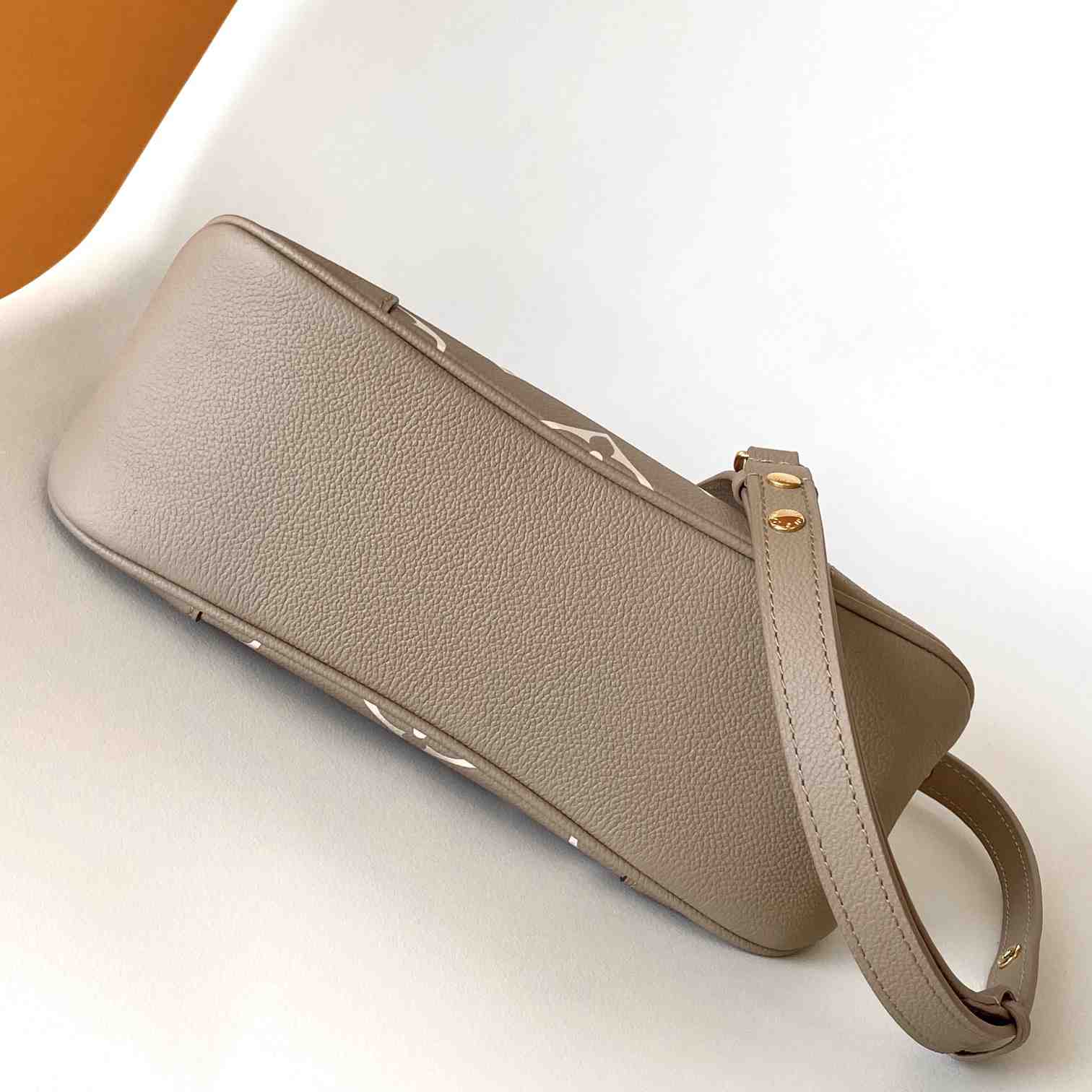 Louis Vuitton Boulogne  M13224 - DesignerGu