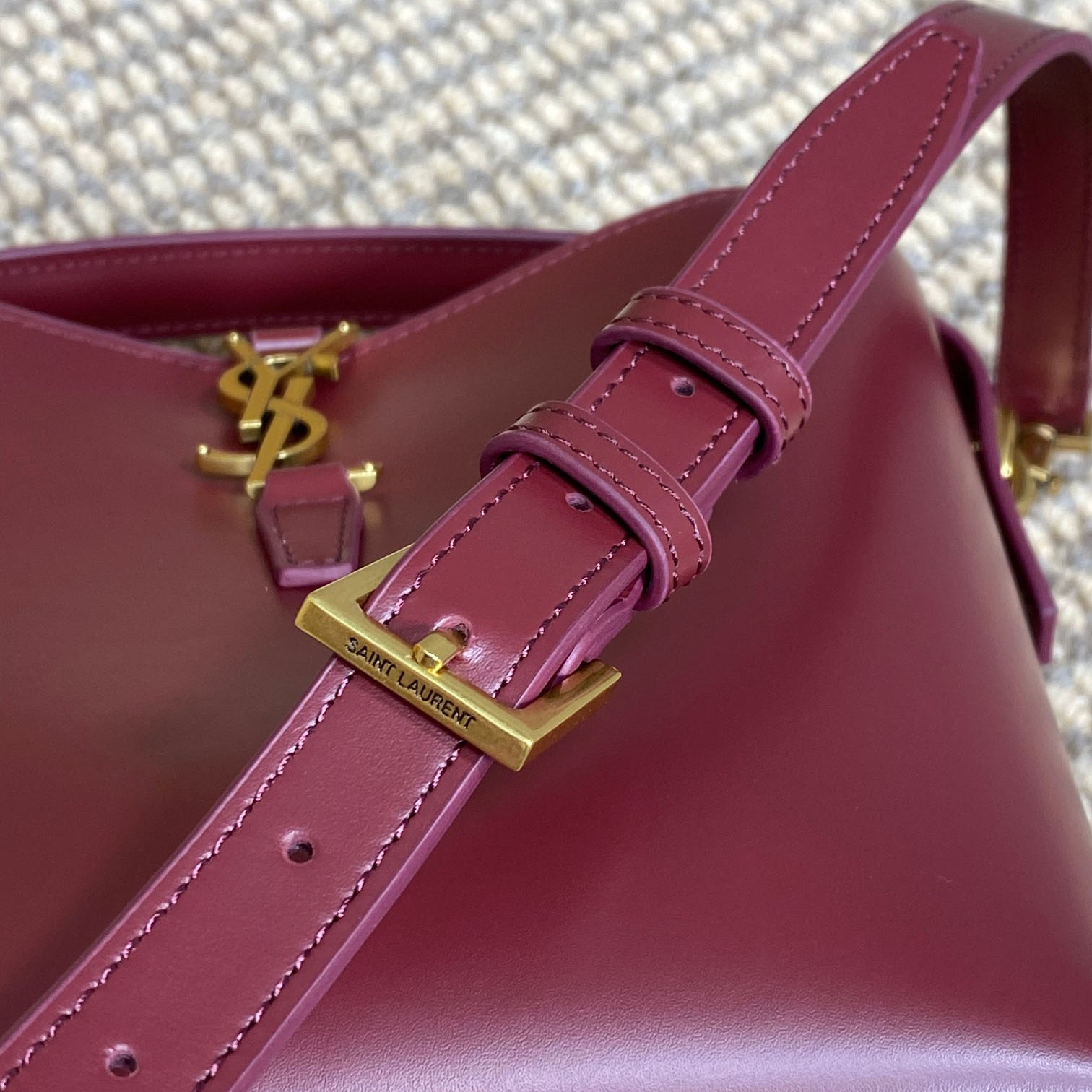 Saint Laurent Le 37 Small In Shiny Leather - DesignerGu