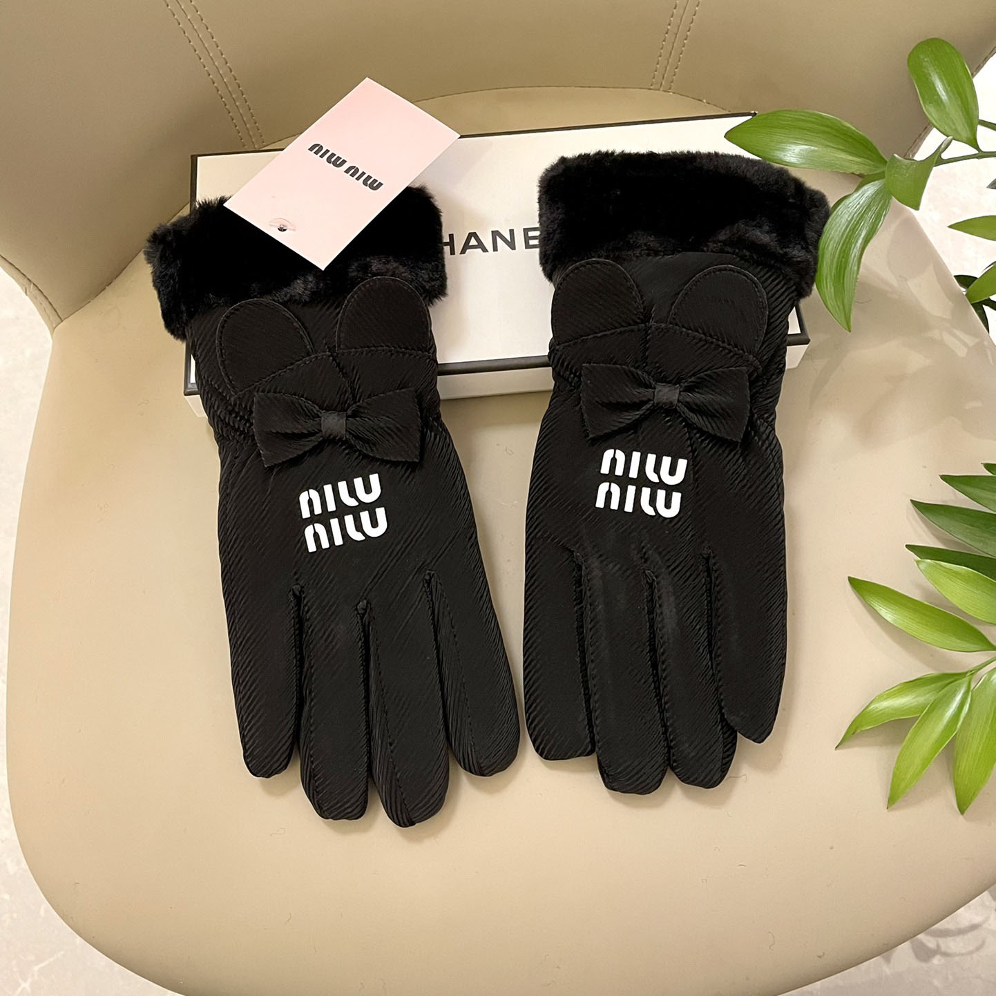 Miu Miu Gloves  - DesignerGu