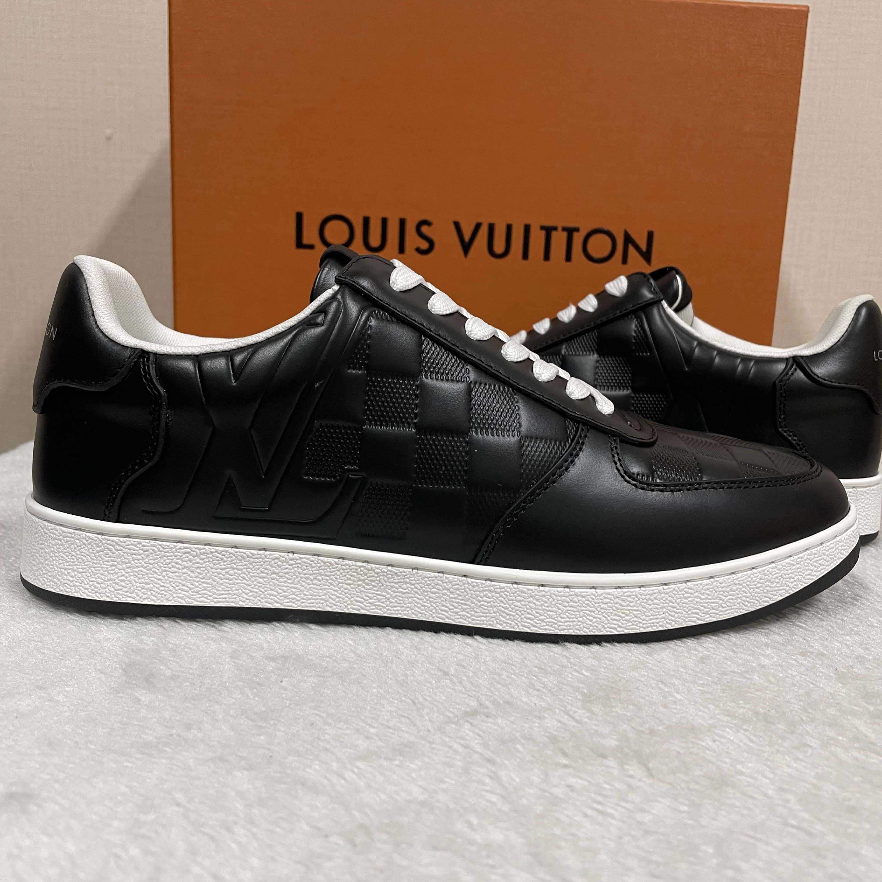 Louis Vuitton Rivoli Sneaker  1ACVIB - DesignerGu