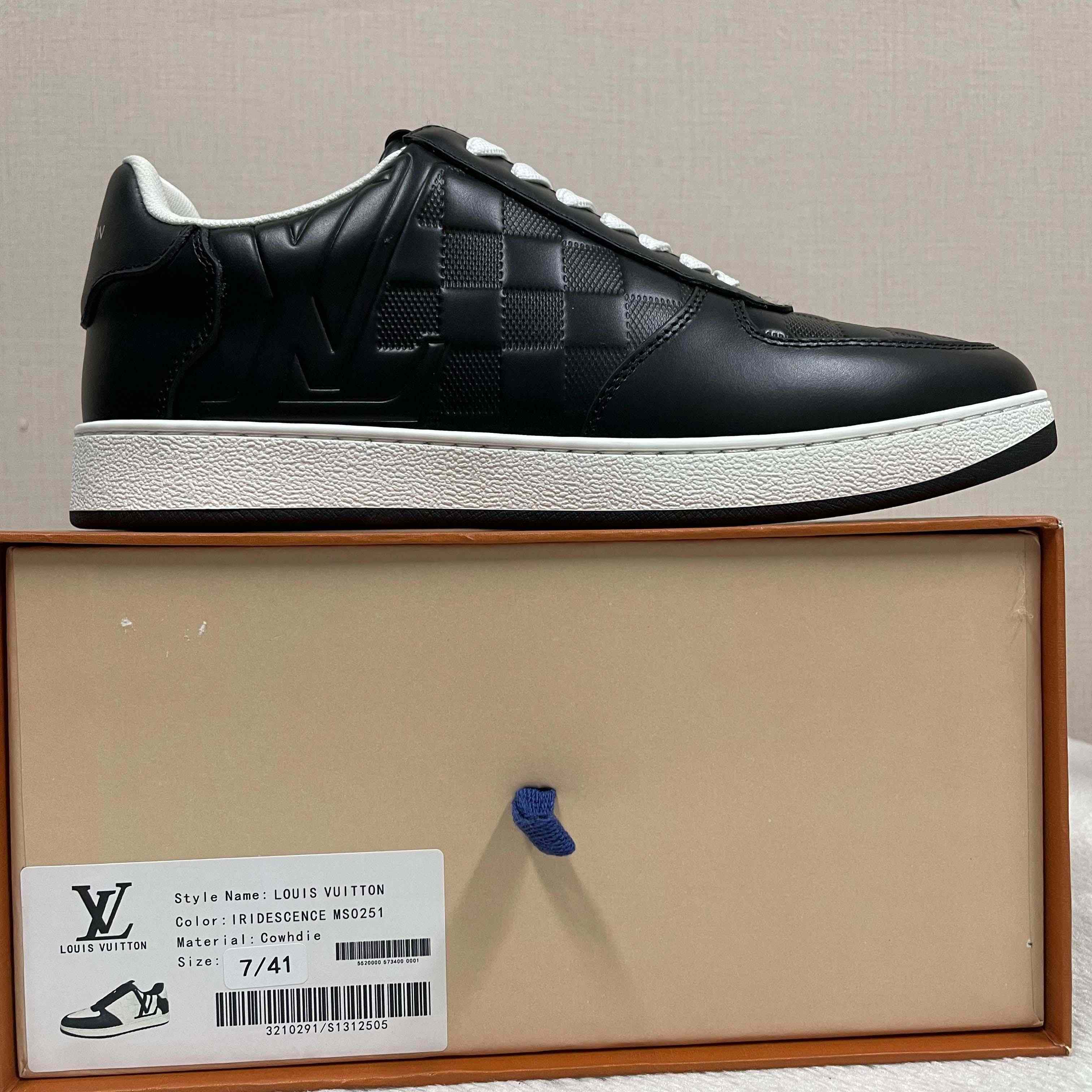 Louis Vuitton Rivoli Sneaker  1ACVIB - DesignerGu