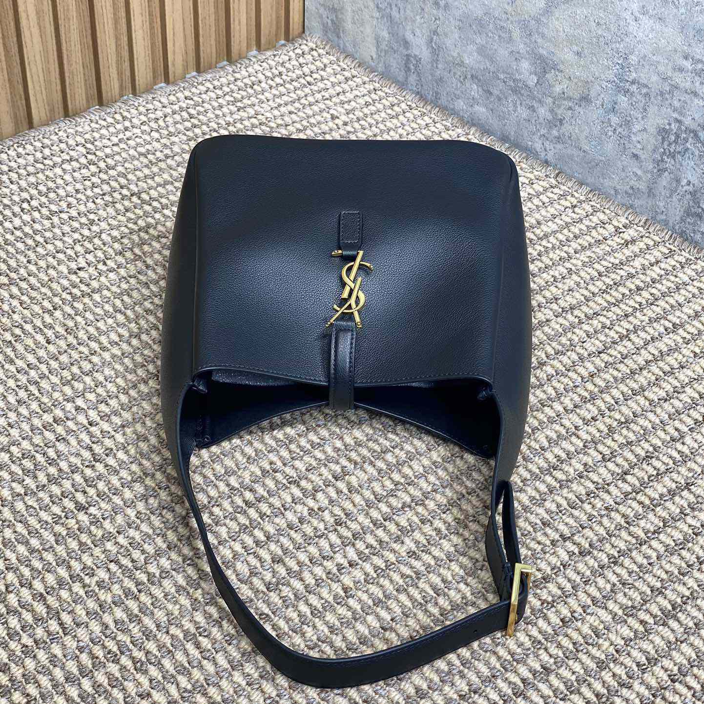 Saint Laurent LE 5 À 7 Supple Small In Grained Leather - DesignerGu