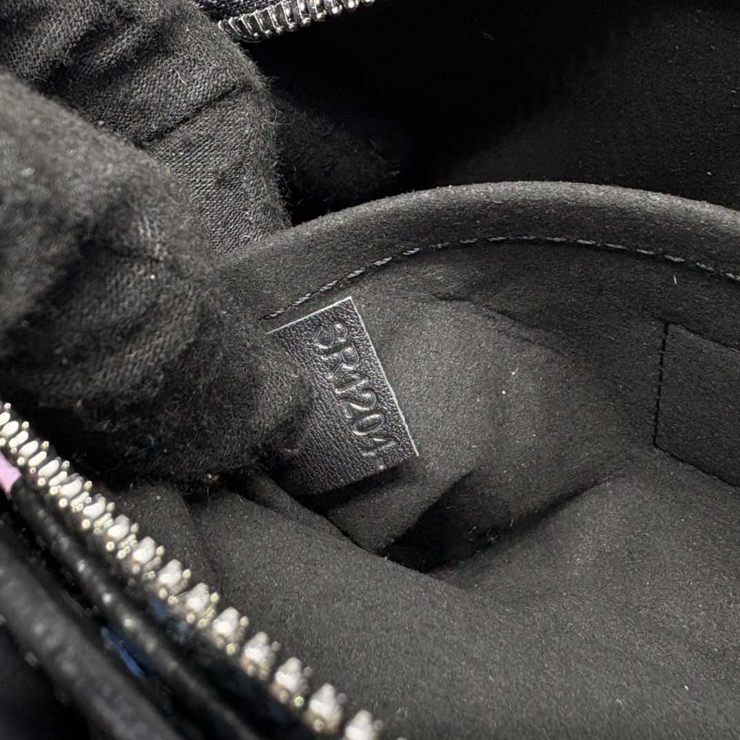 Louis Vuitton LV x TM OnTheGo East West Chain   M13260 - DesignerGu