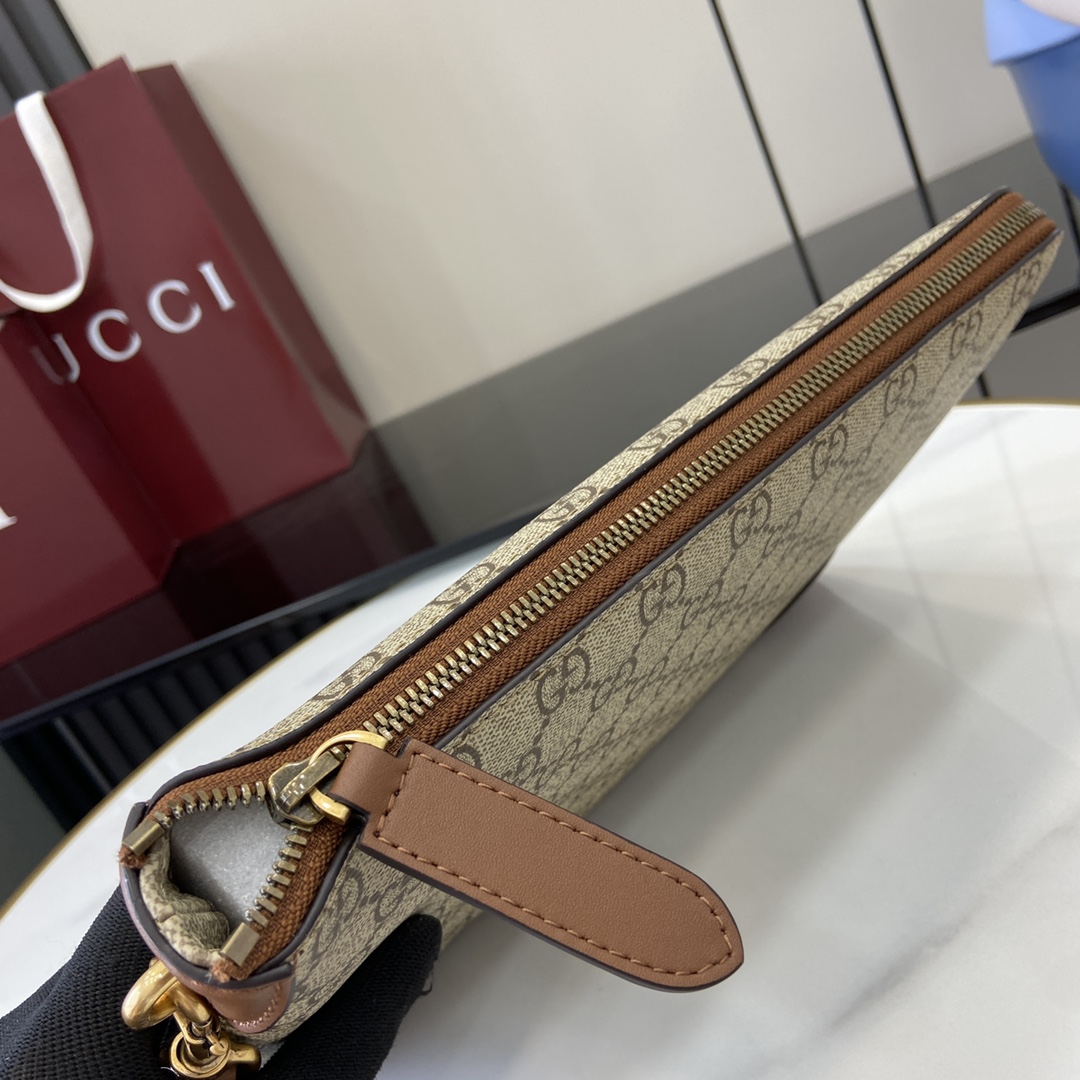 Gucci GG Emblem Small Business Case - DesignerGu