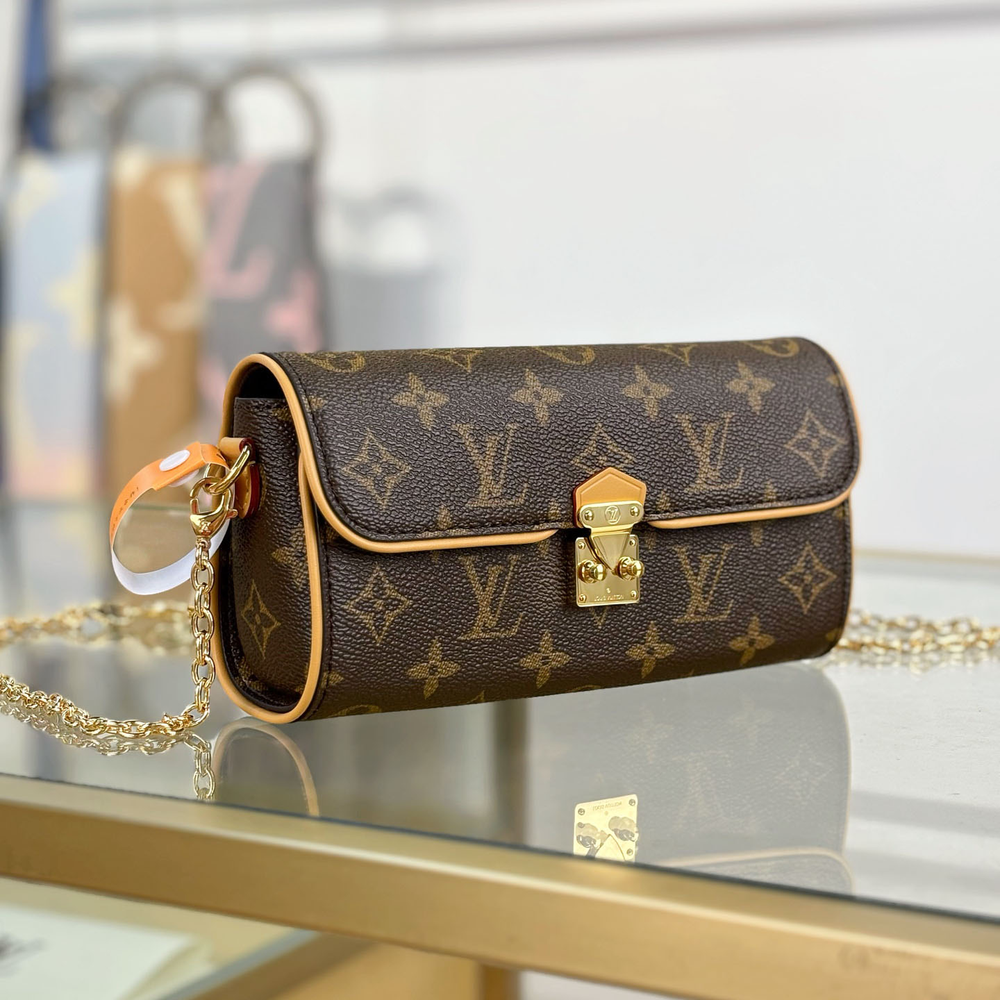  Louis Vuitton Pochette Camille   M13566 - DesignerGu