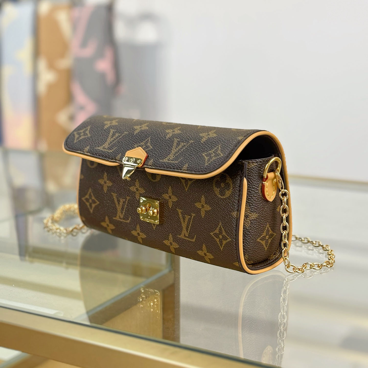  Louis Vuitton Pochette Camille   M13566 - DesignerGu