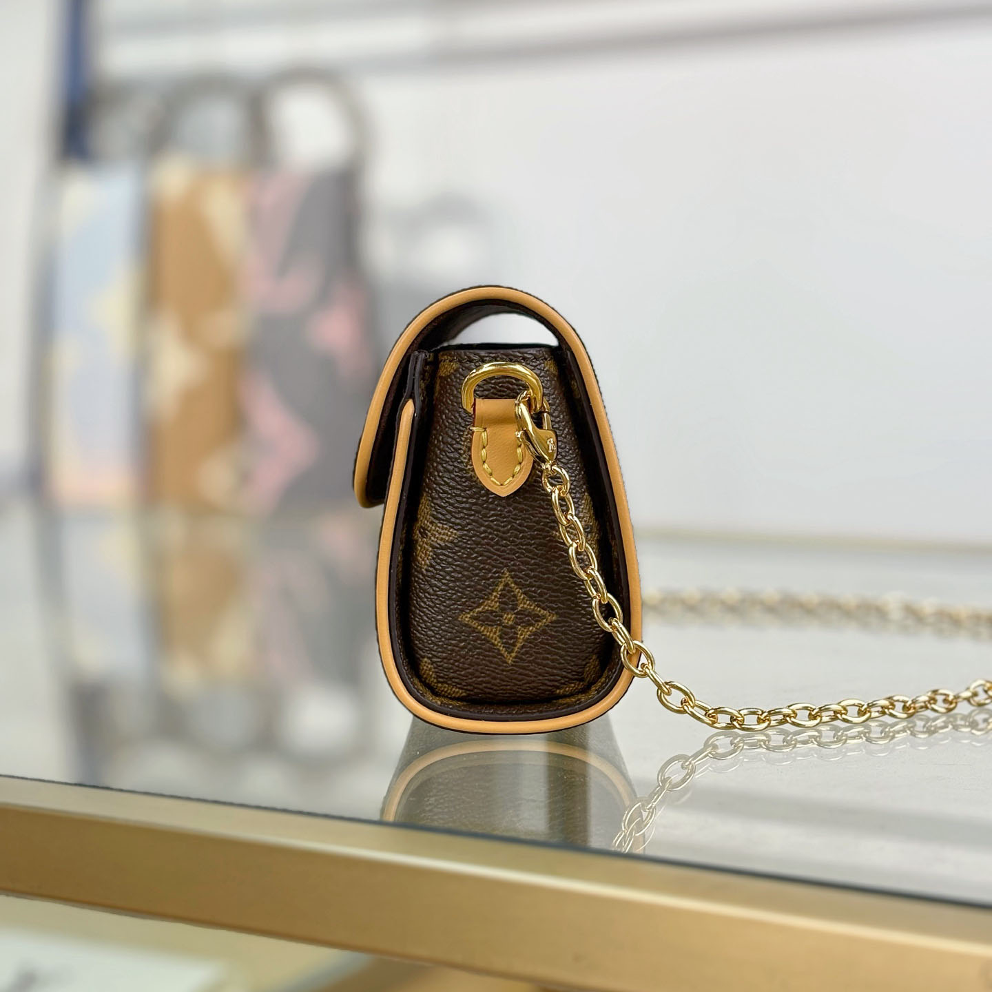  Louis Vuitton Pochette Camille   M13566 - DesignerGu