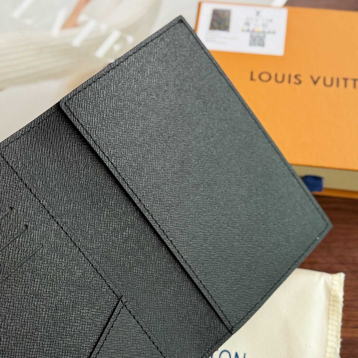 Louis Vuitton LV x TM Passport Cover   M13414 - DesignerGu