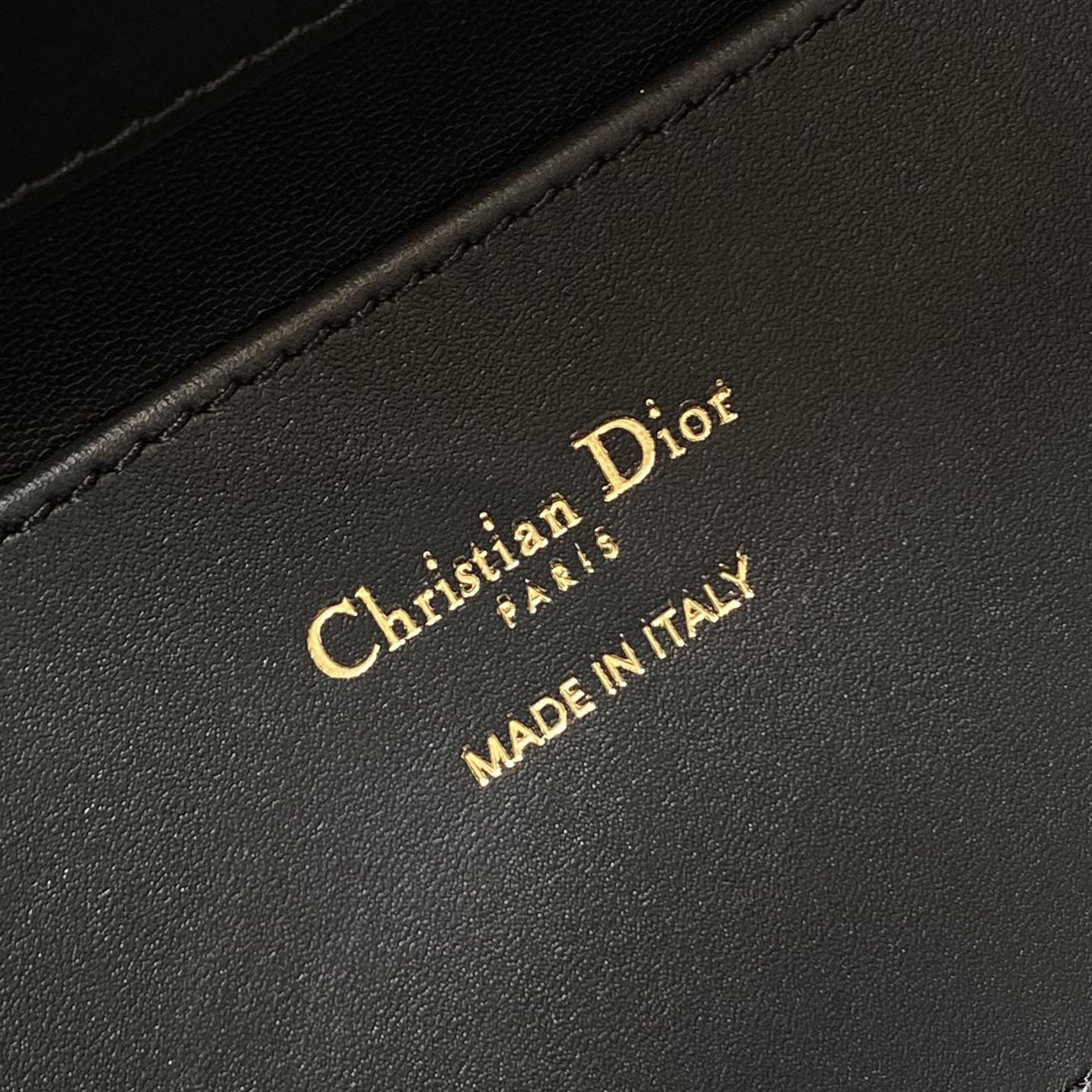 Dior Small Dior Toujours Vertical Tote Bag  - DesignerGu