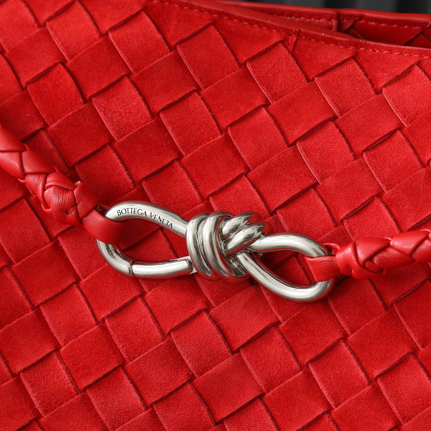 Bottega Veneta Large Andiamo Intrecciato Suede Tote    - DesignerGu