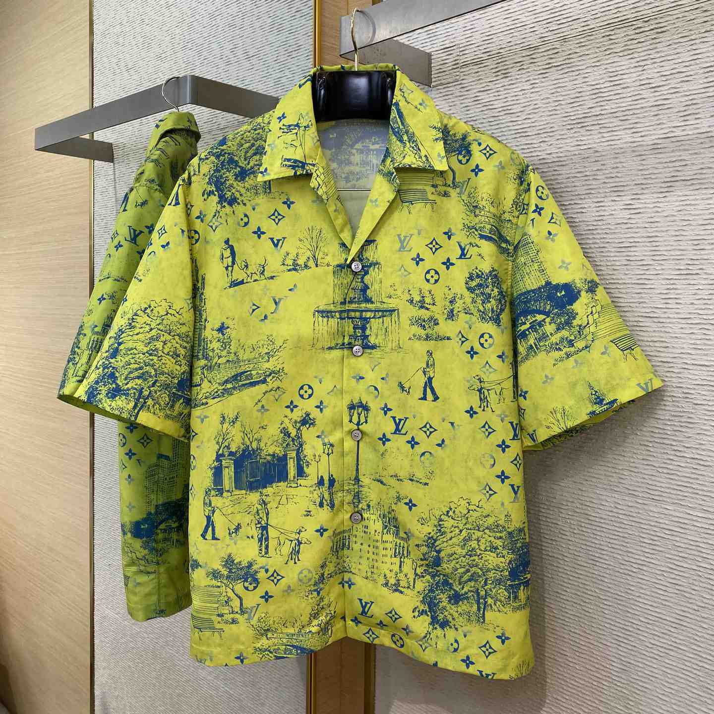 Louis Vuitton Tracksuits - DesignerGu