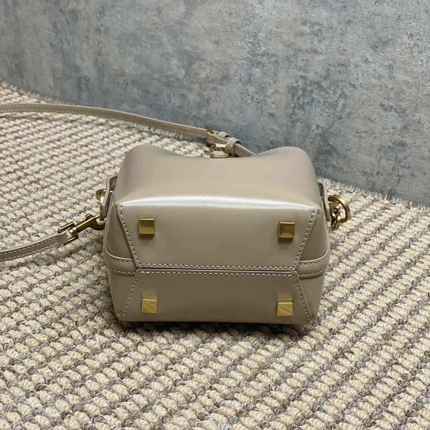 Saint Laurent Le 37 Mini In Shiny Leather - DesignerGu