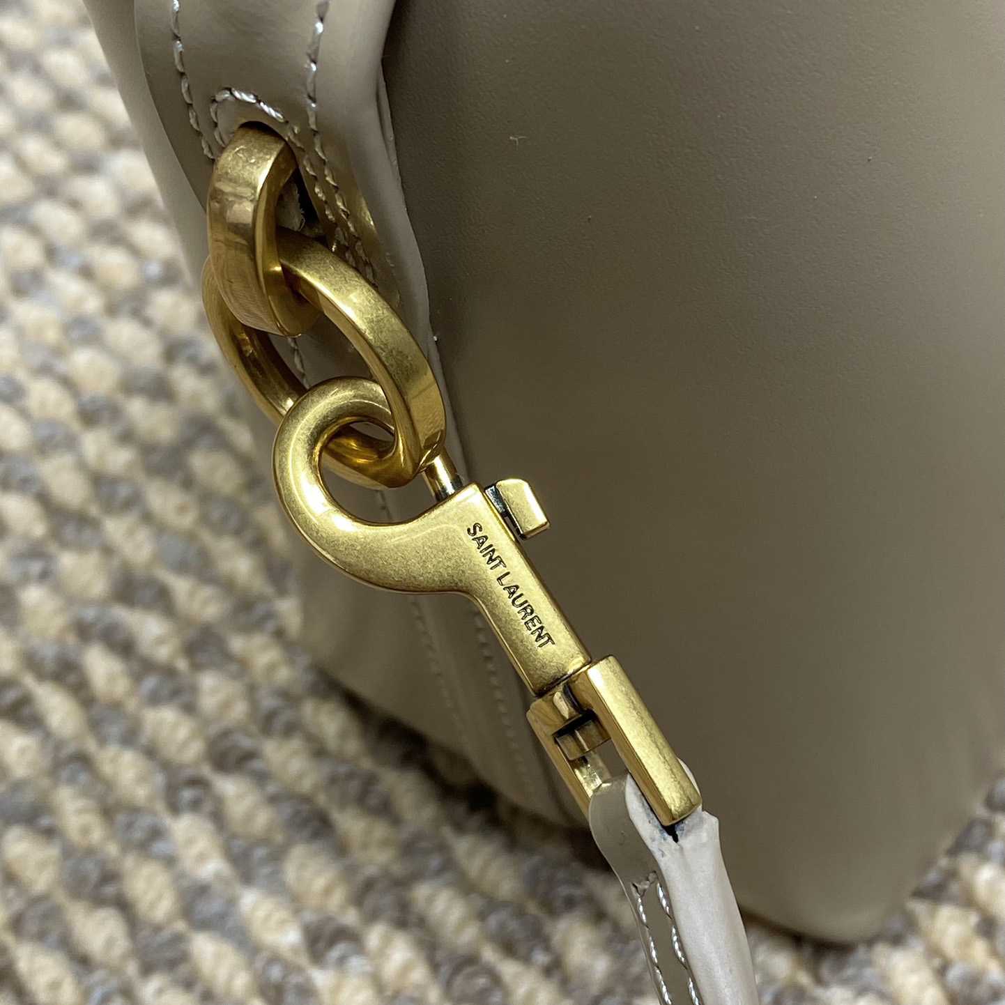 Saint Laurent Le 37 Mini In Shiny Leather - DesignerGu