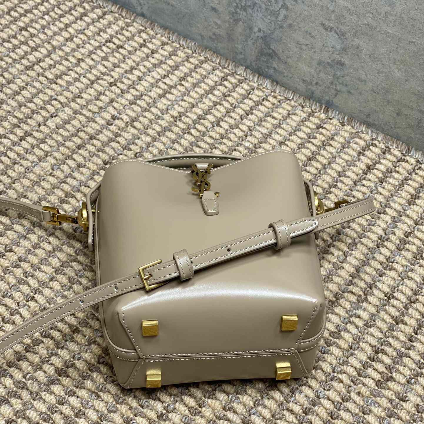 Saint Laurent Le 37 Mini In Shiny Leather - DesignerGu