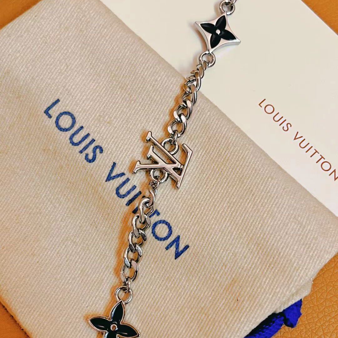 Louis Vuitton LV Spike Bracelet    M1520 - DesignerGu