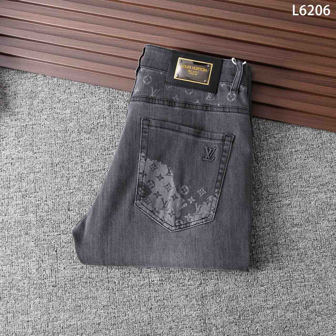 Louis Vuitton Jeans - DesignerGu
